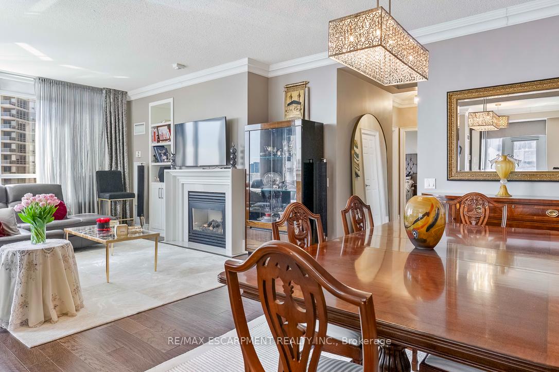 35 Kingsbridge Garden Circle 2706