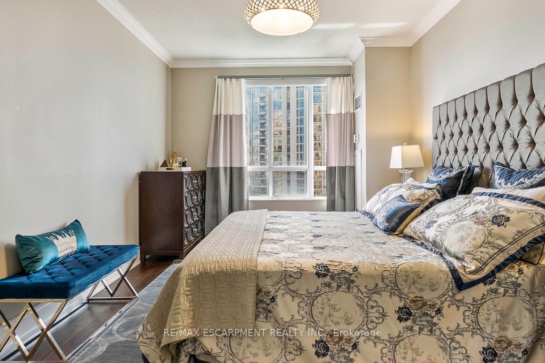 35 Kingsbridge Garden Circle 2706
