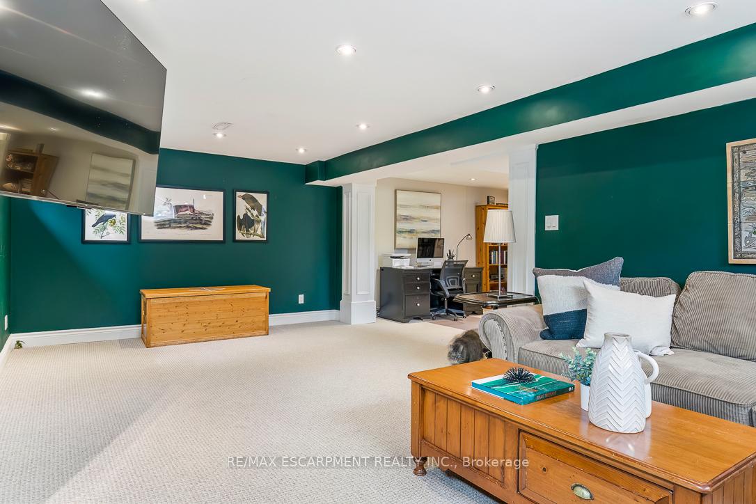 996 Cresthampton Lane
