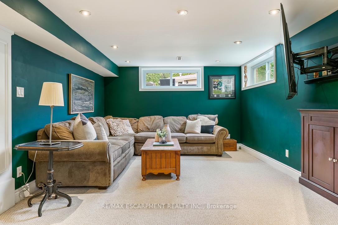 996 Cresthampton Lane
