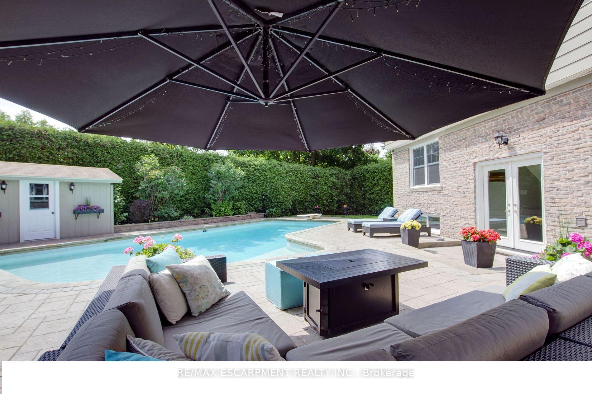 996 Cresthampton Lane