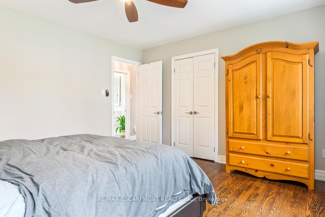 996 Cresthampton Lane