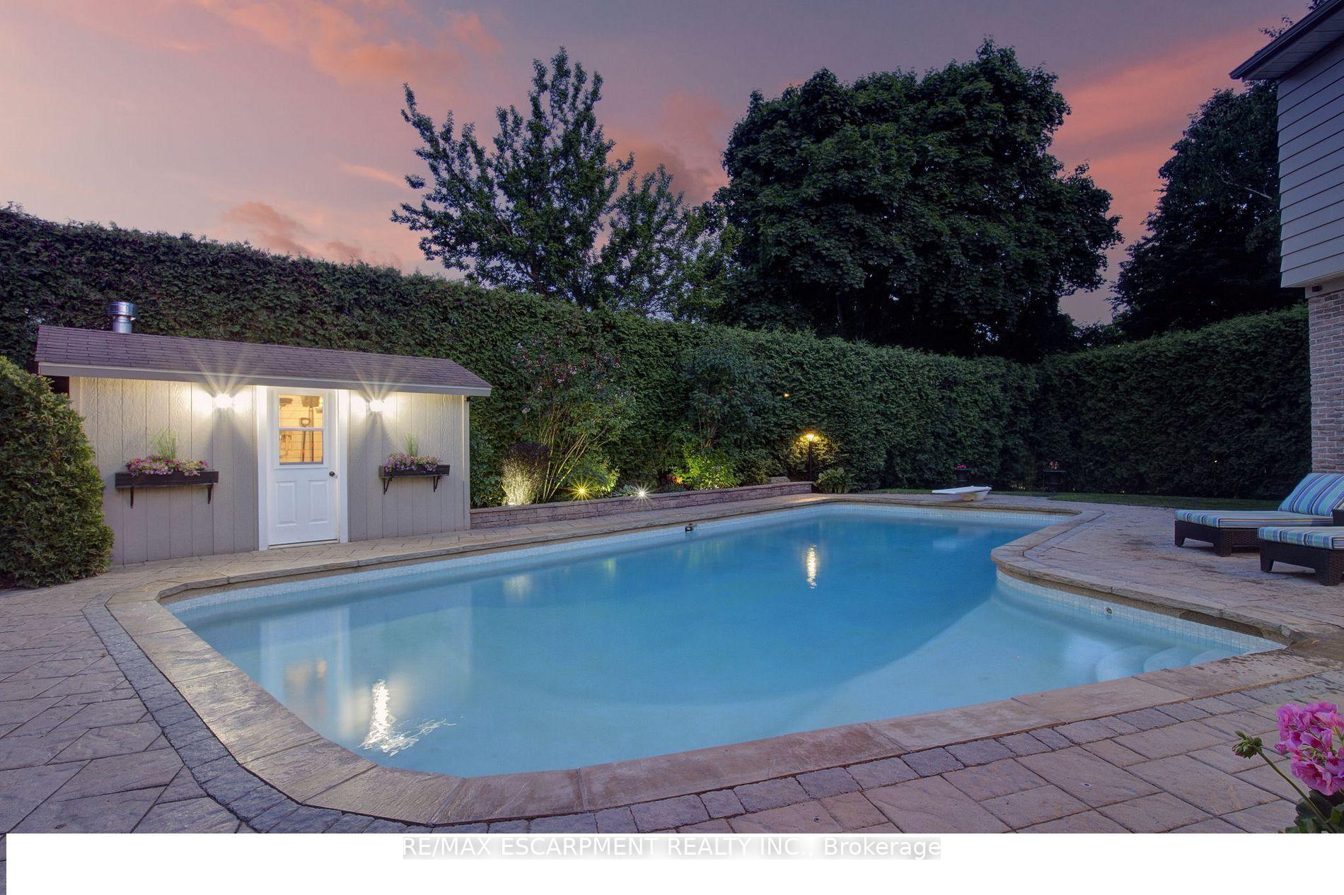 996 Cresthampton Lane