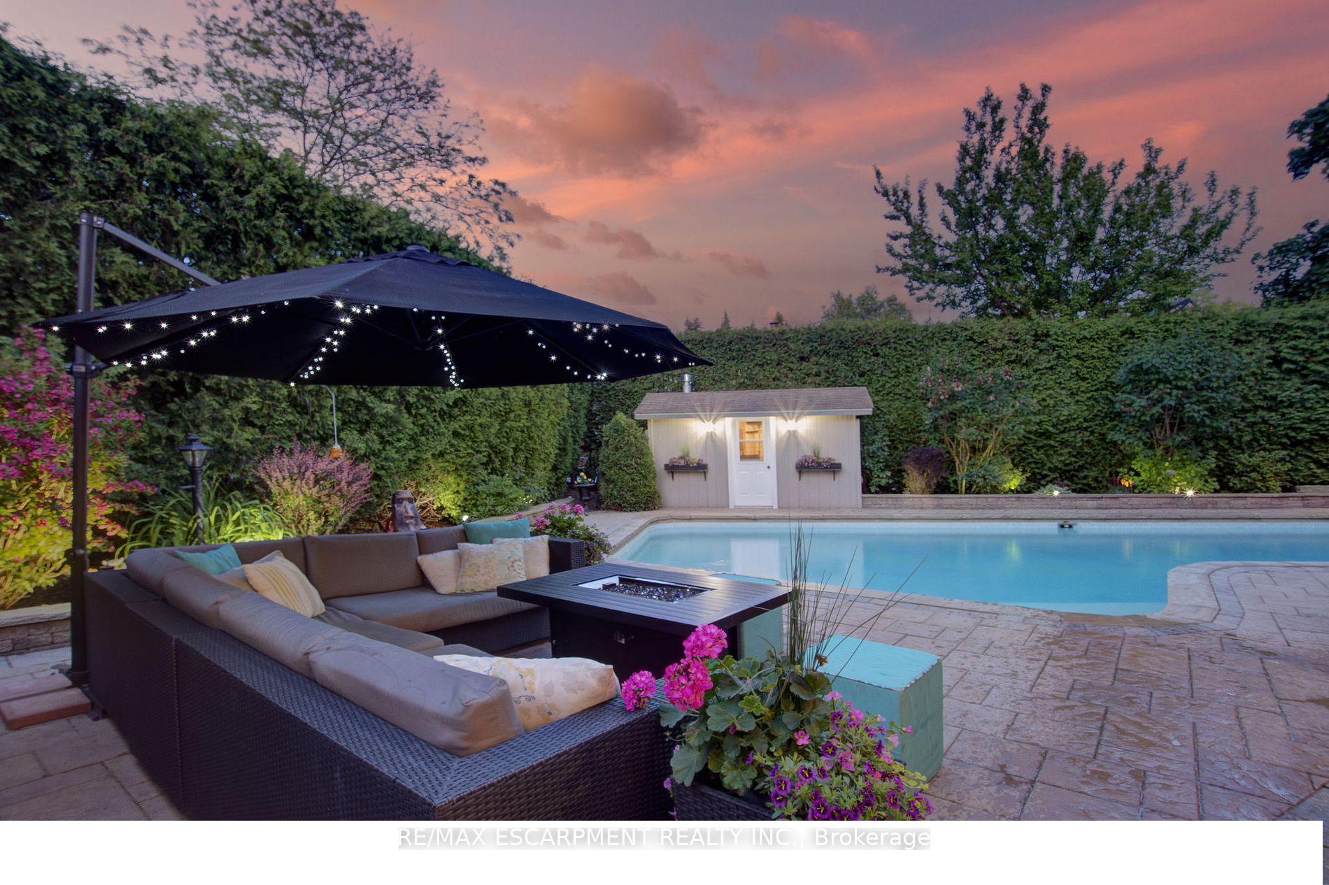 996 Cresthampton Lane