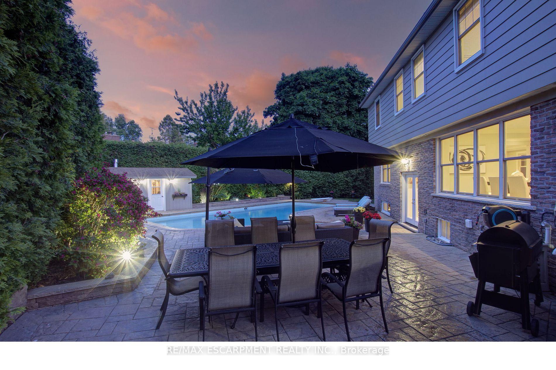 996 Cresthampton Lane