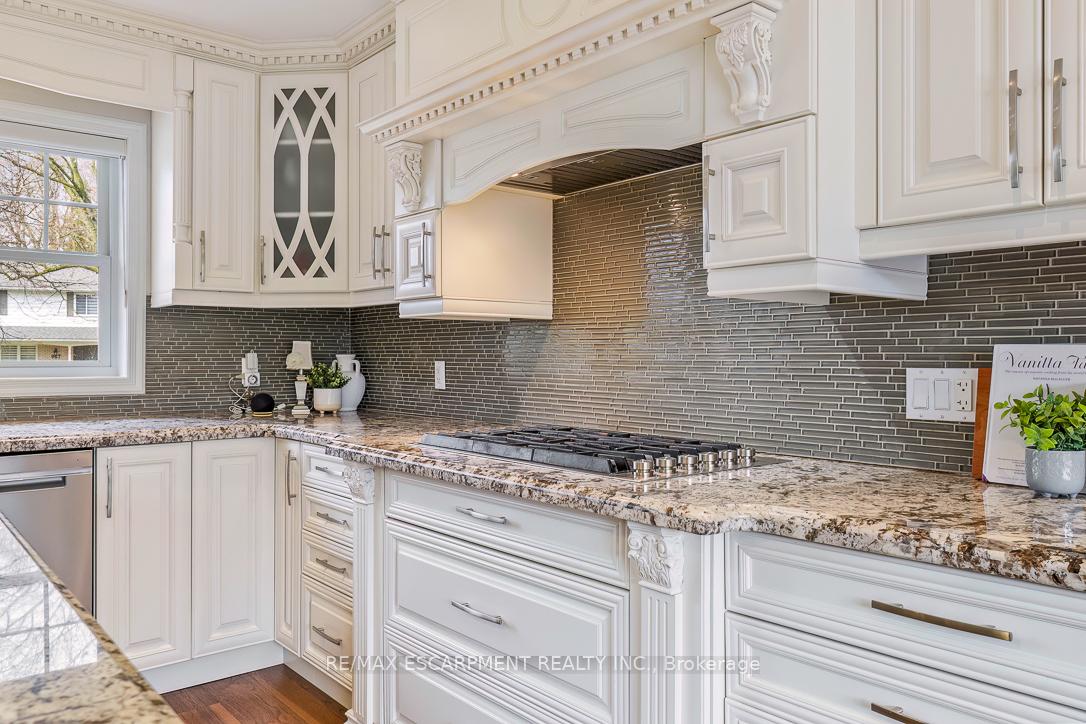 996 Cresthampton Lane