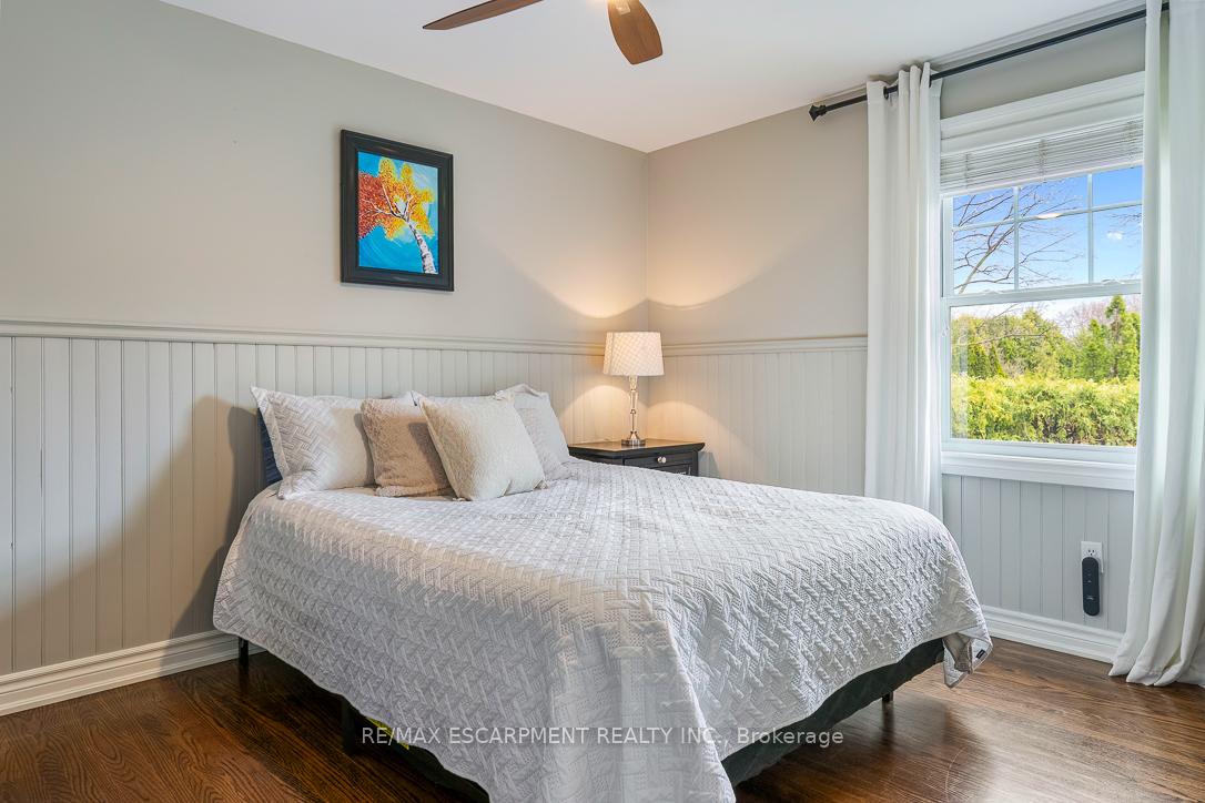 996 Cresthampton Lane