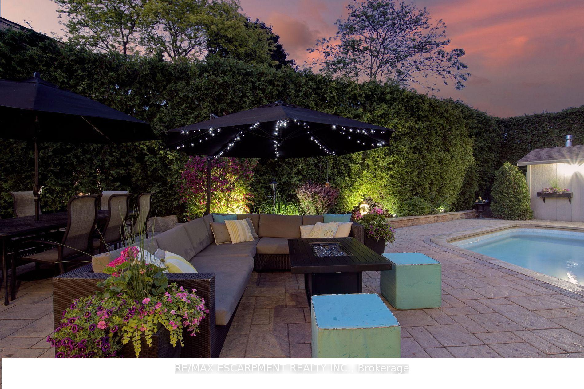 996 Cresthampton Lane