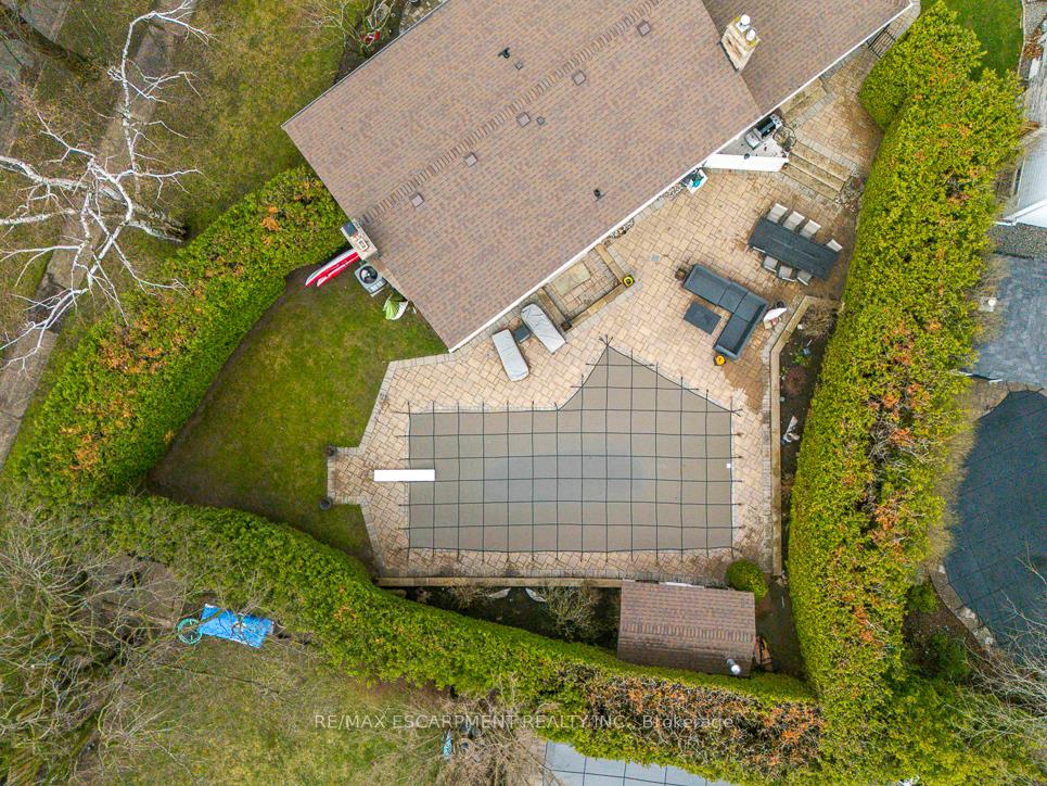 996 Cresthampton Lane