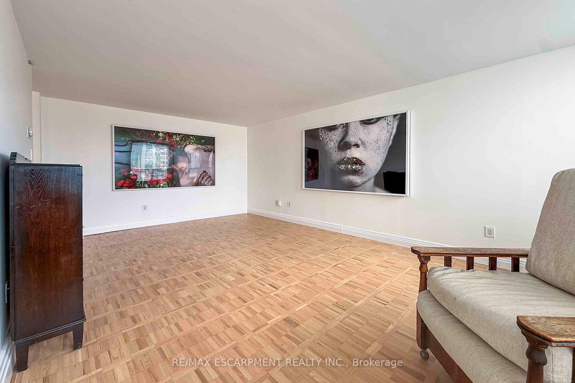 3650 Kaneff Crescent 2804