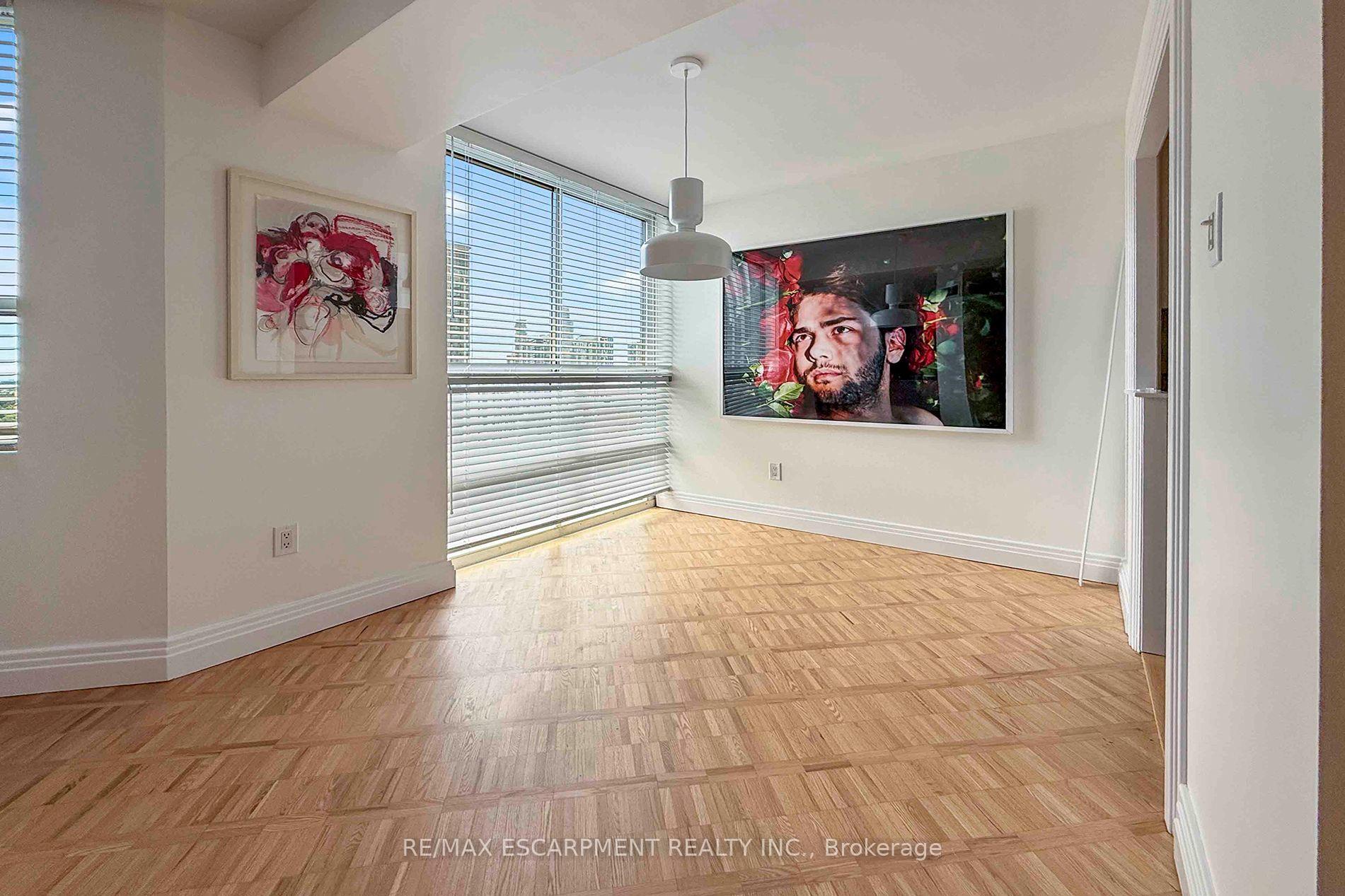 3650 Kaneff Crescent 2804