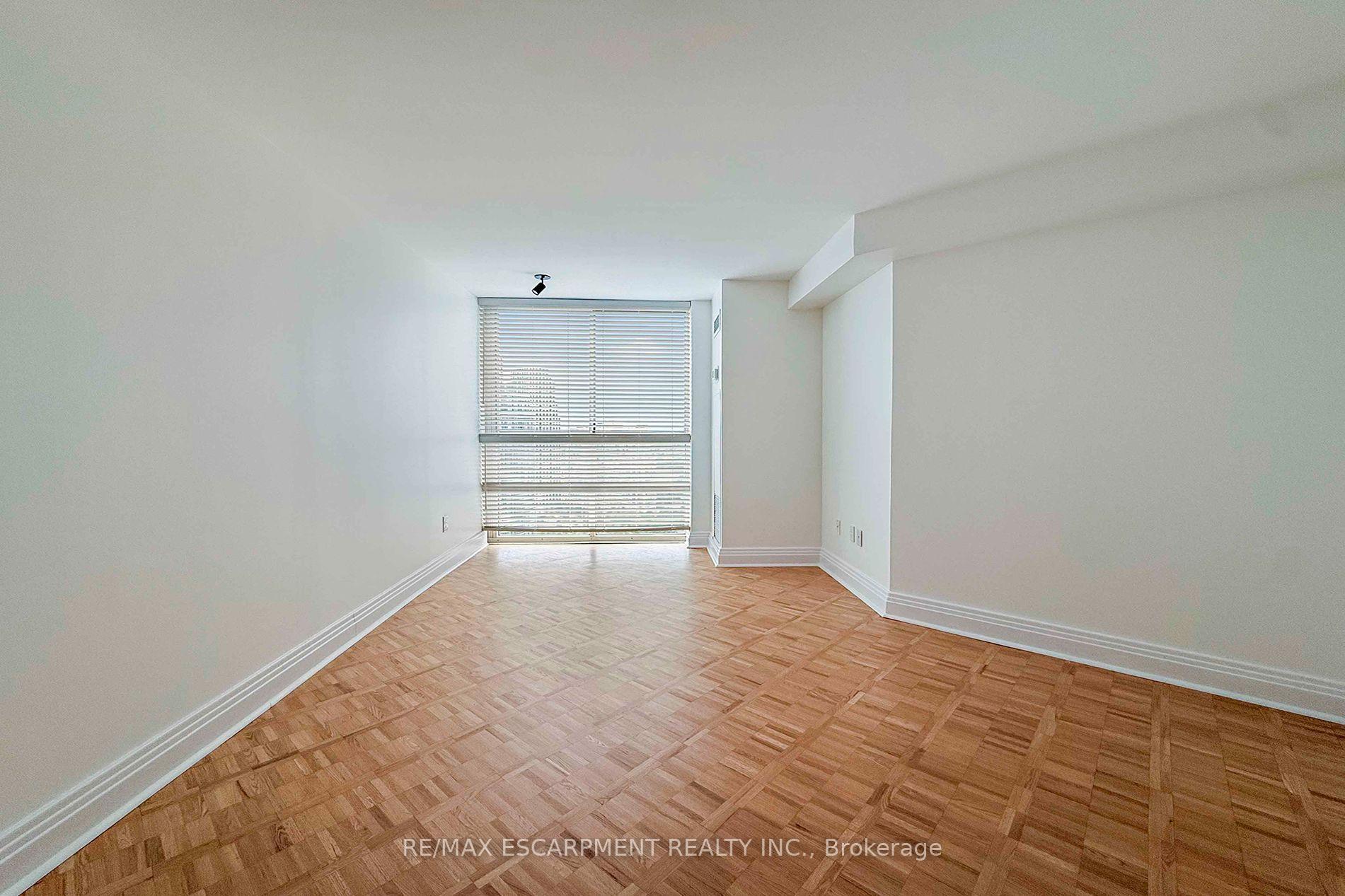 3650 Kaneff Crescent 2804