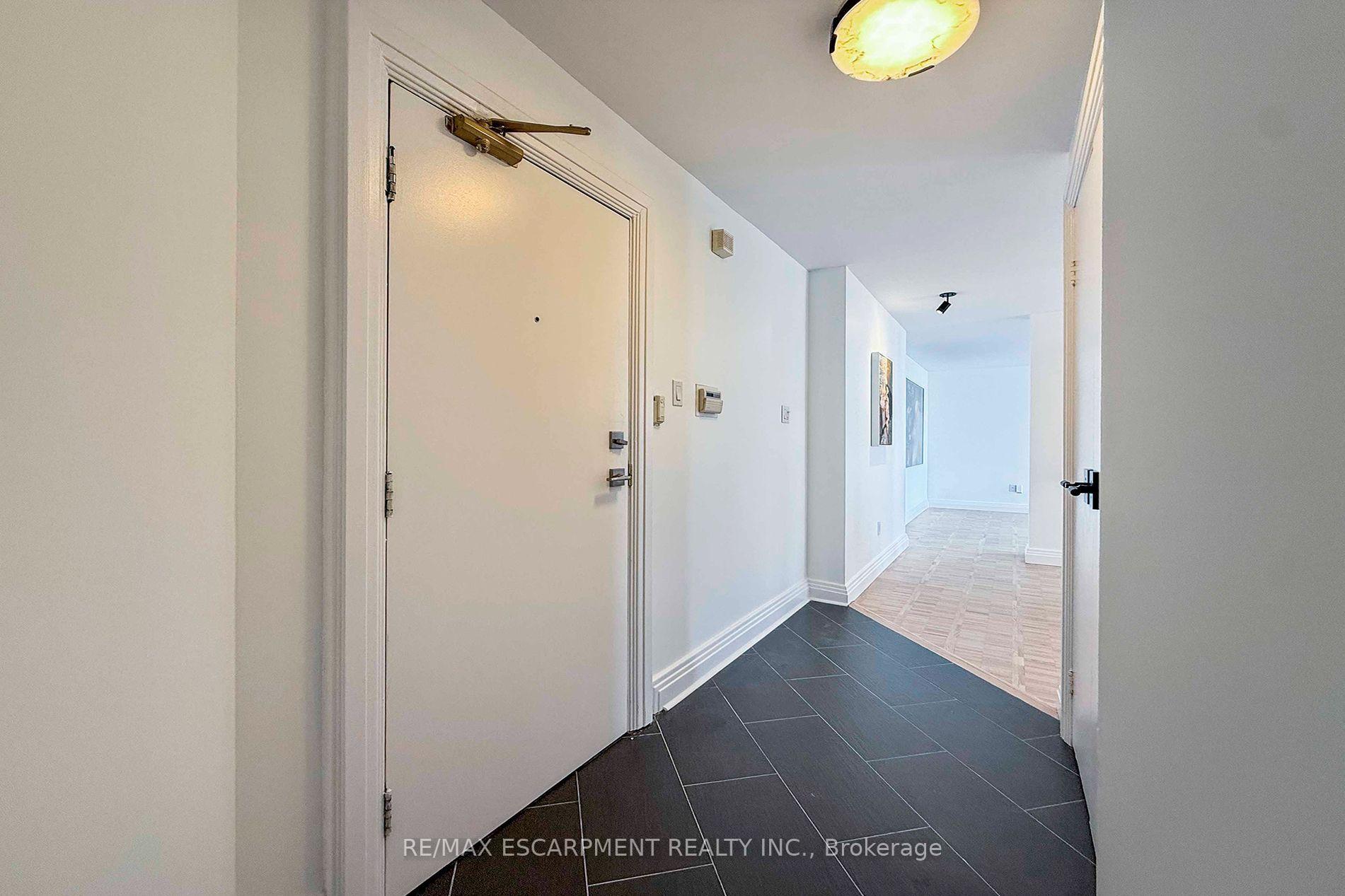 3650 Kaneff Crescent 2804