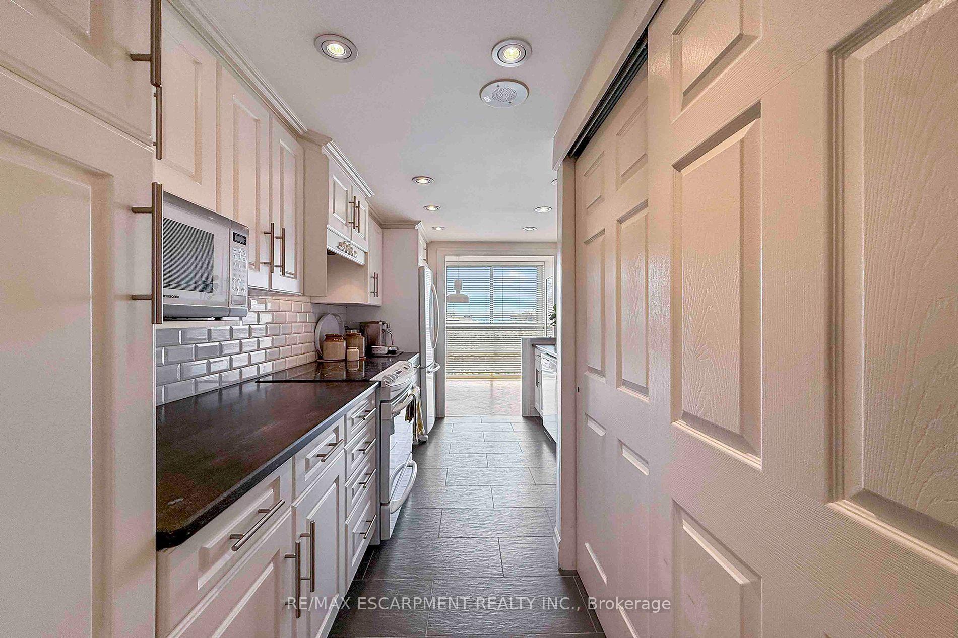 3650 Kaneff Crescent 2804