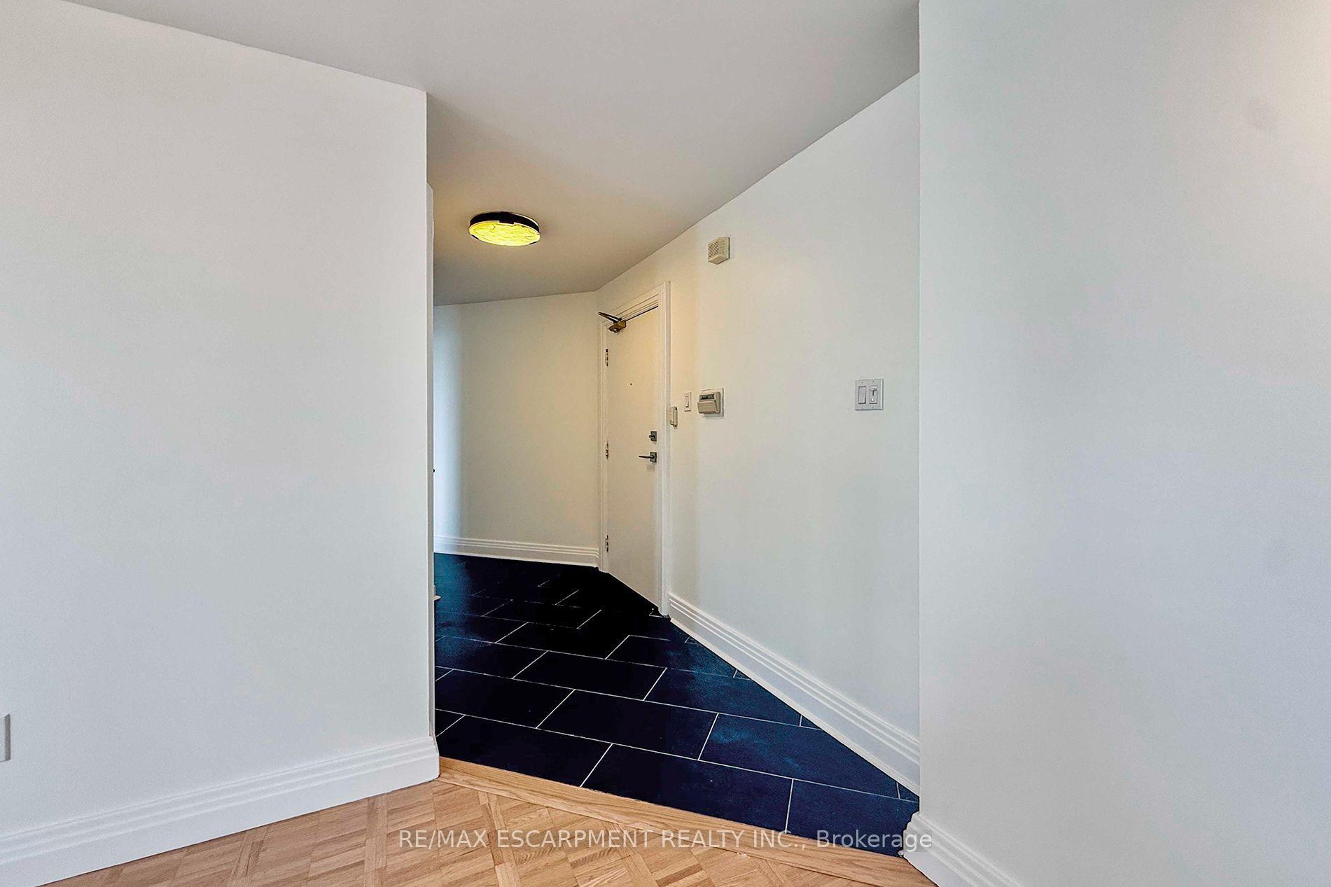 3650 Kaneff Crescent 2804
