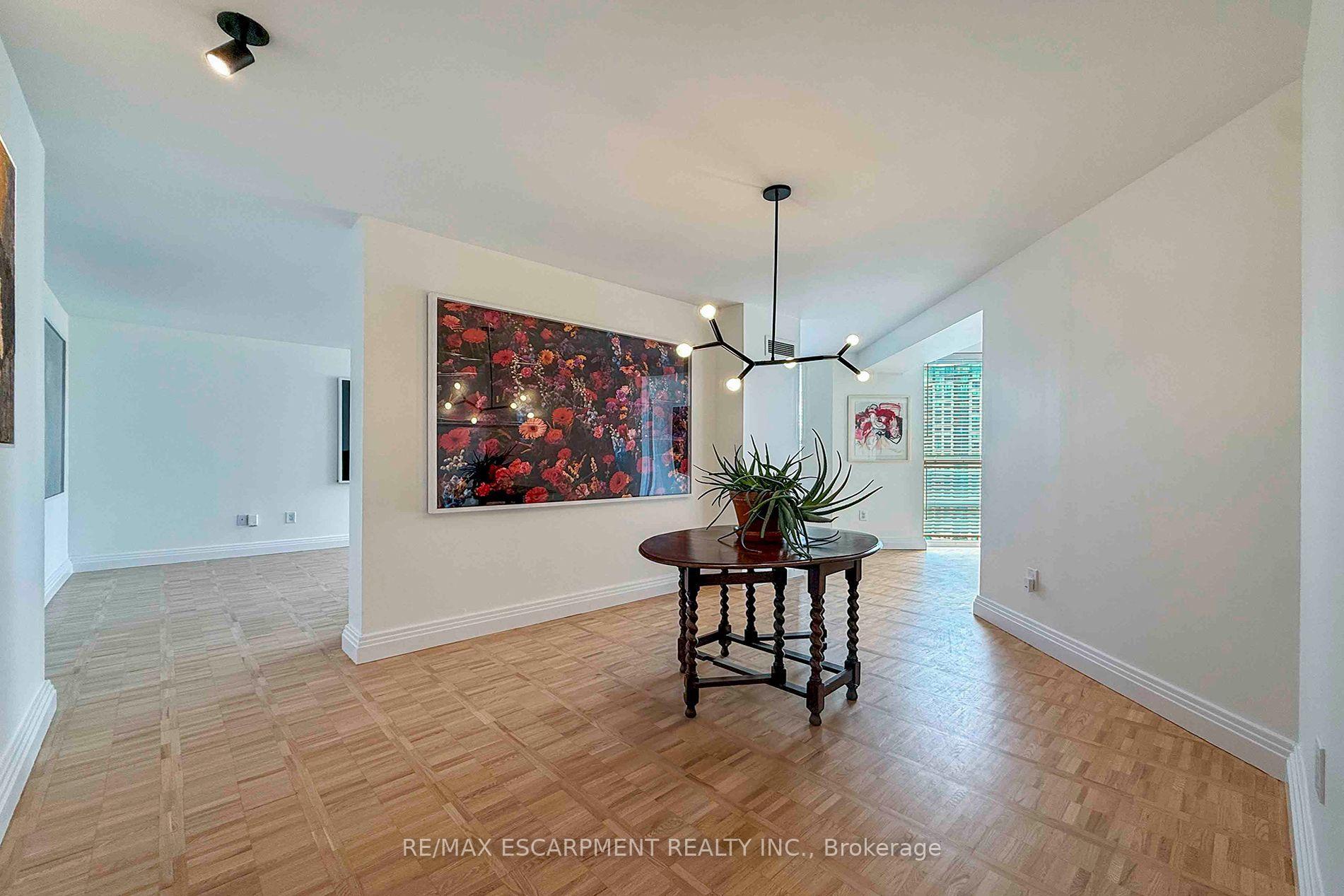 3650 Kaneff Crescent 2804