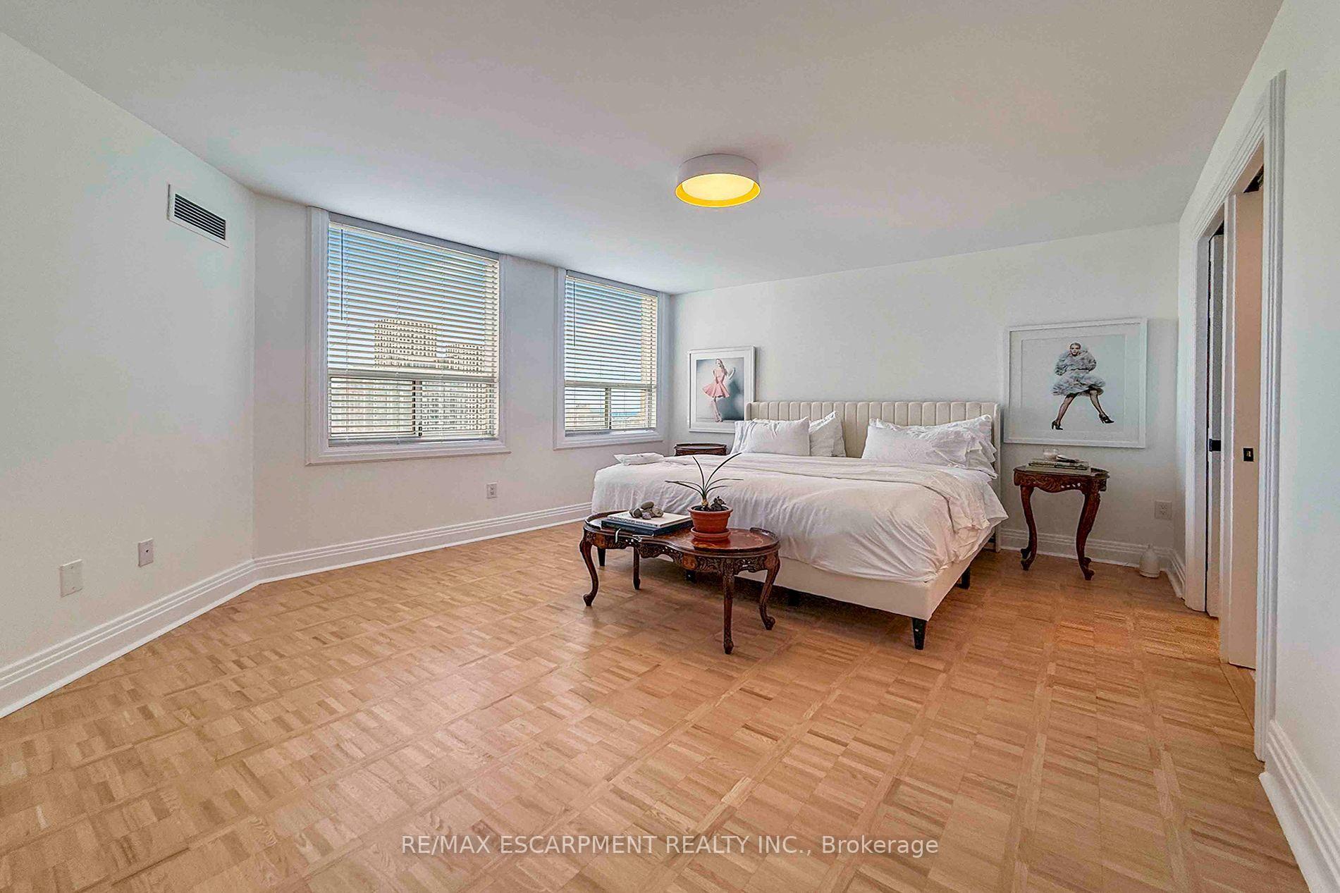 3650 Kaneff Crescent 2804