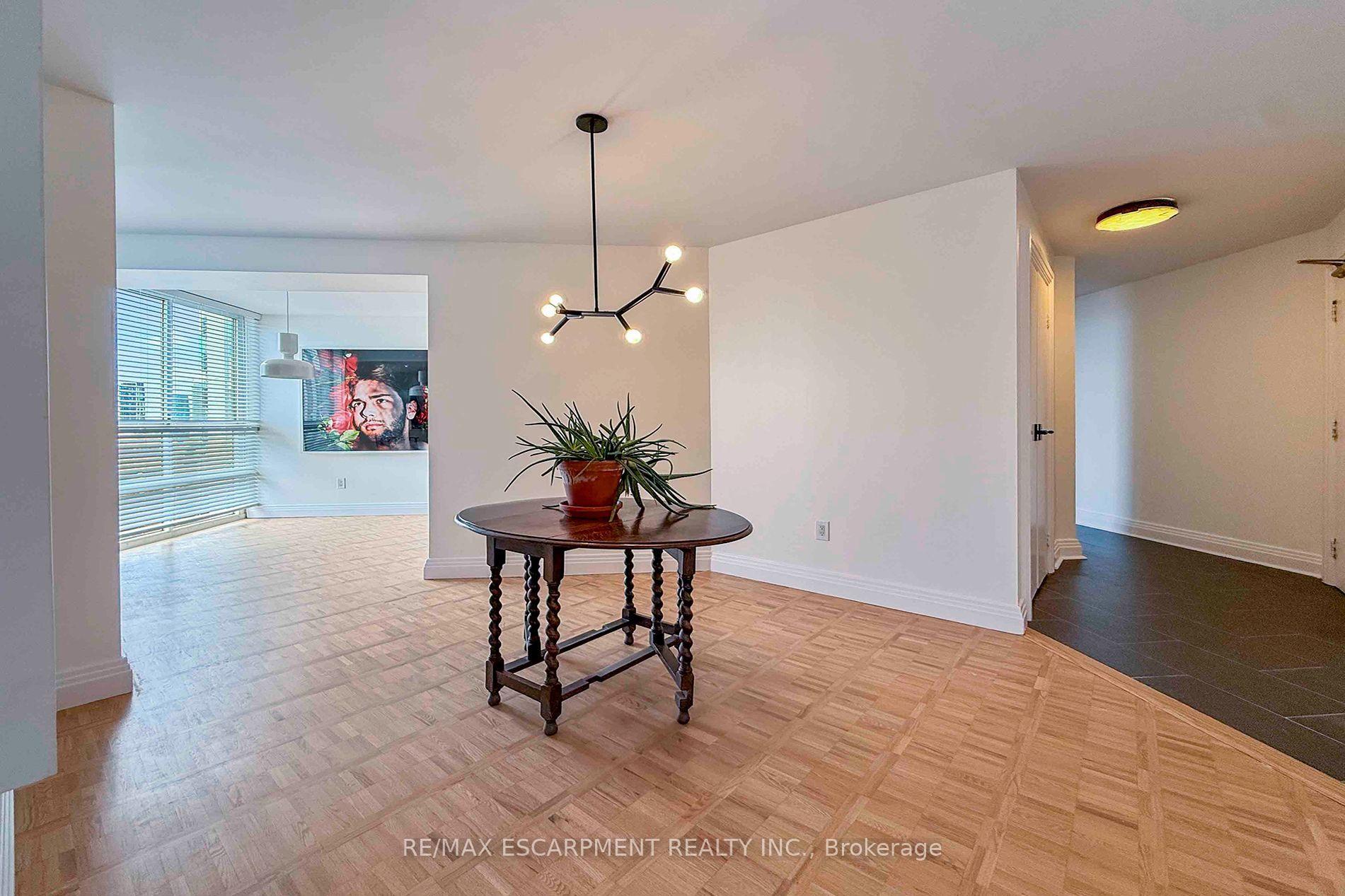 3650 Kaneff Crescent 2804