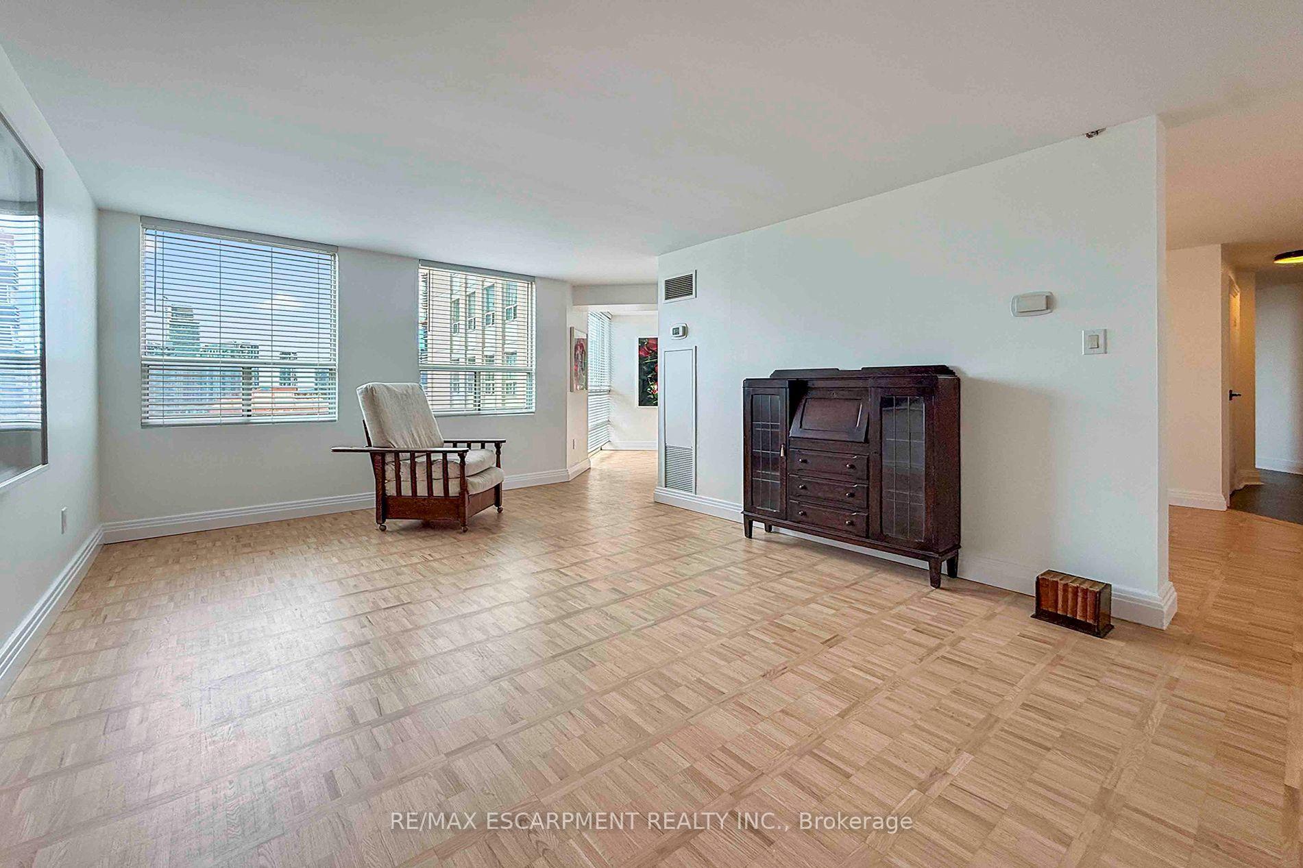 3650 Kaneff Crescent 2804