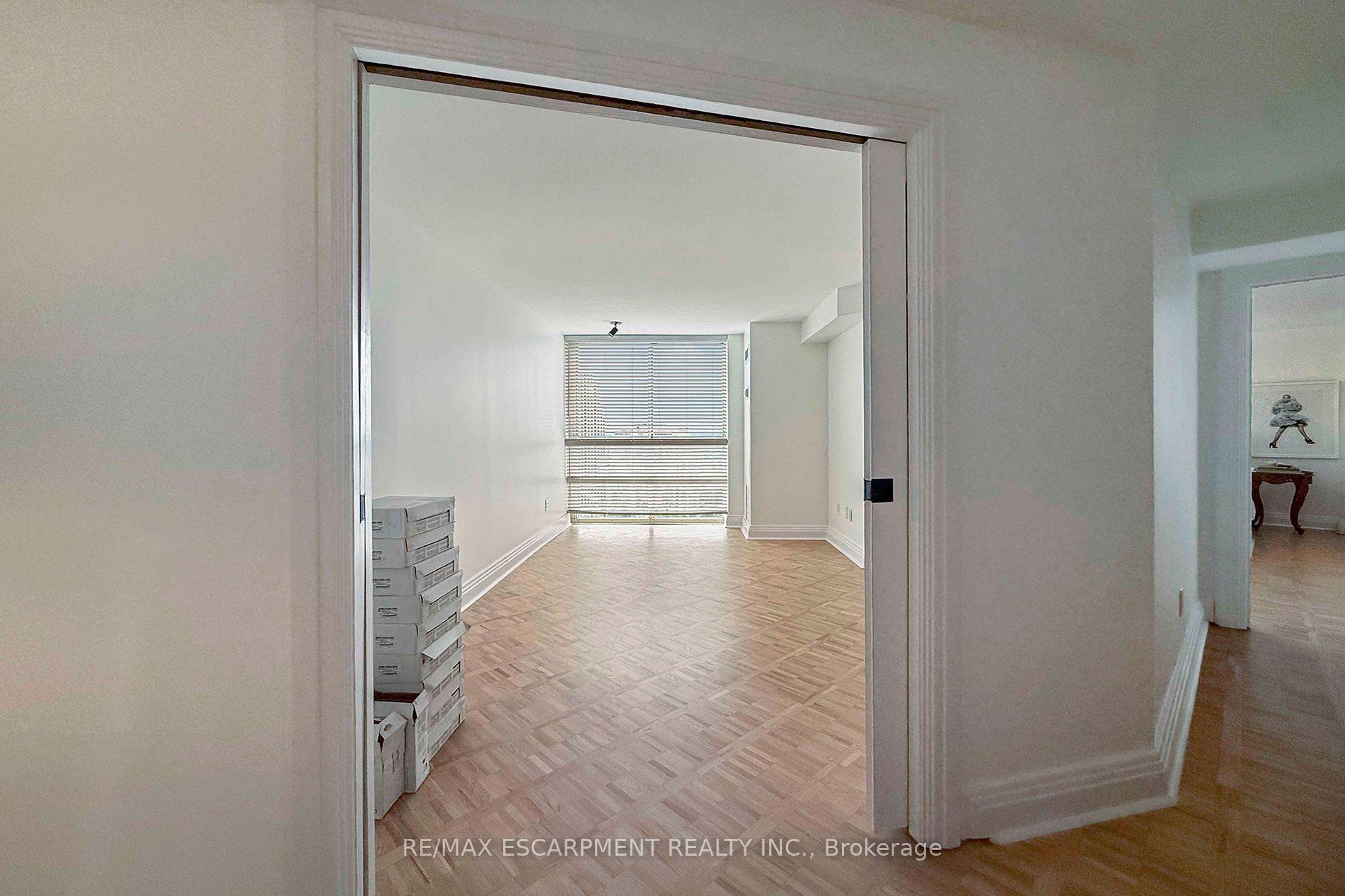 3650 Kaneff Crescent 2804