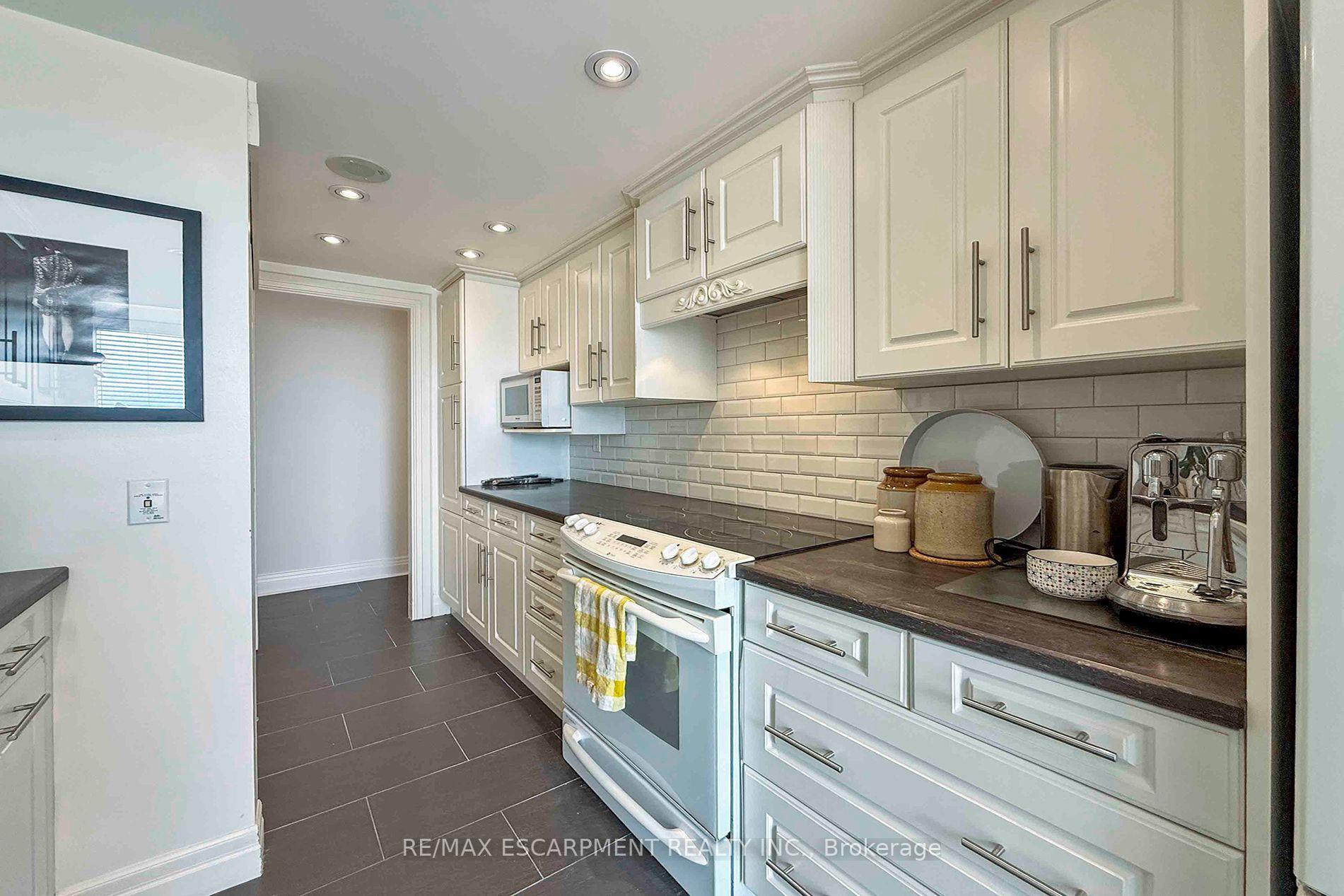 3650 Kaneff Crescent 2804