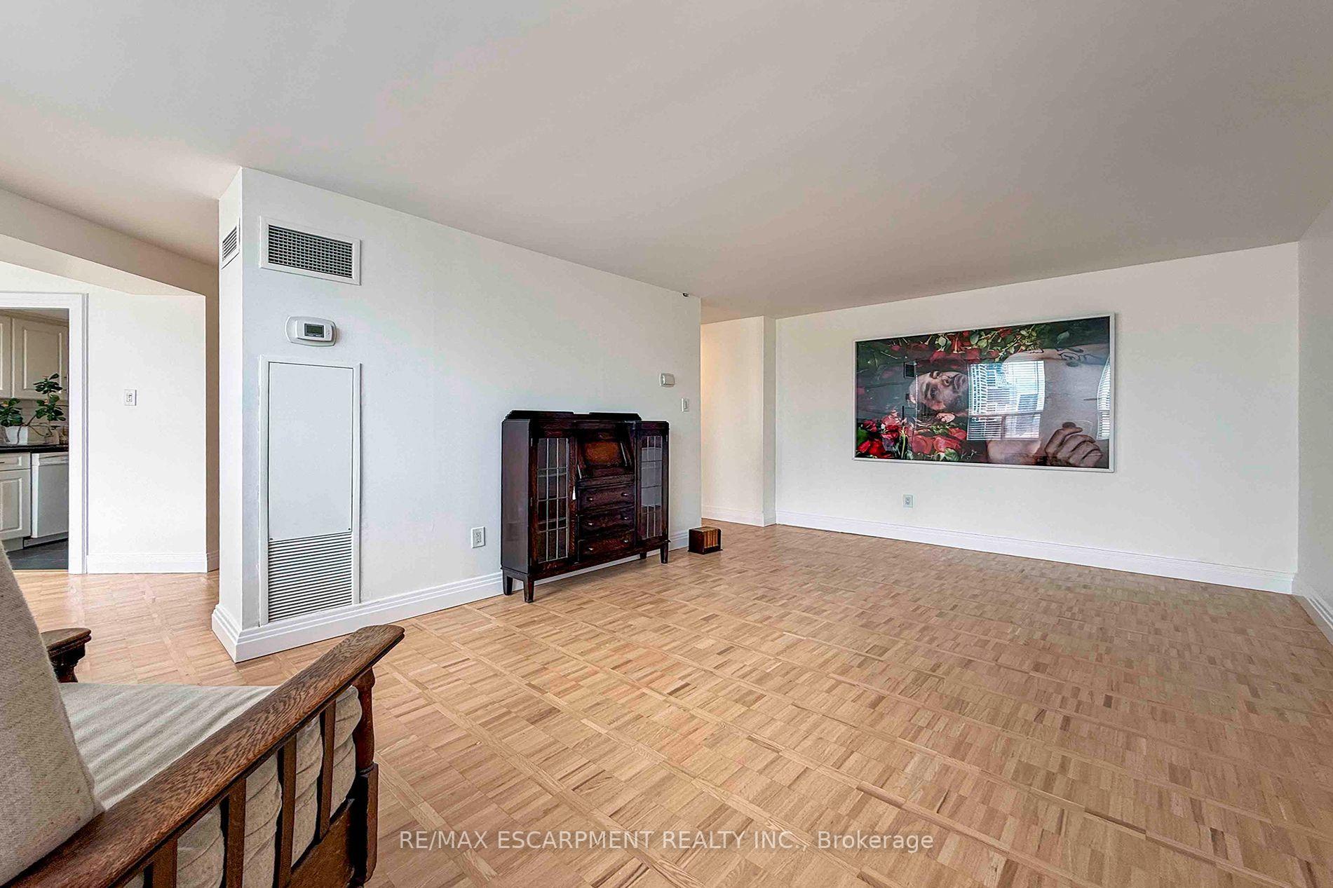 3650 Kaneff Crescent 2804
