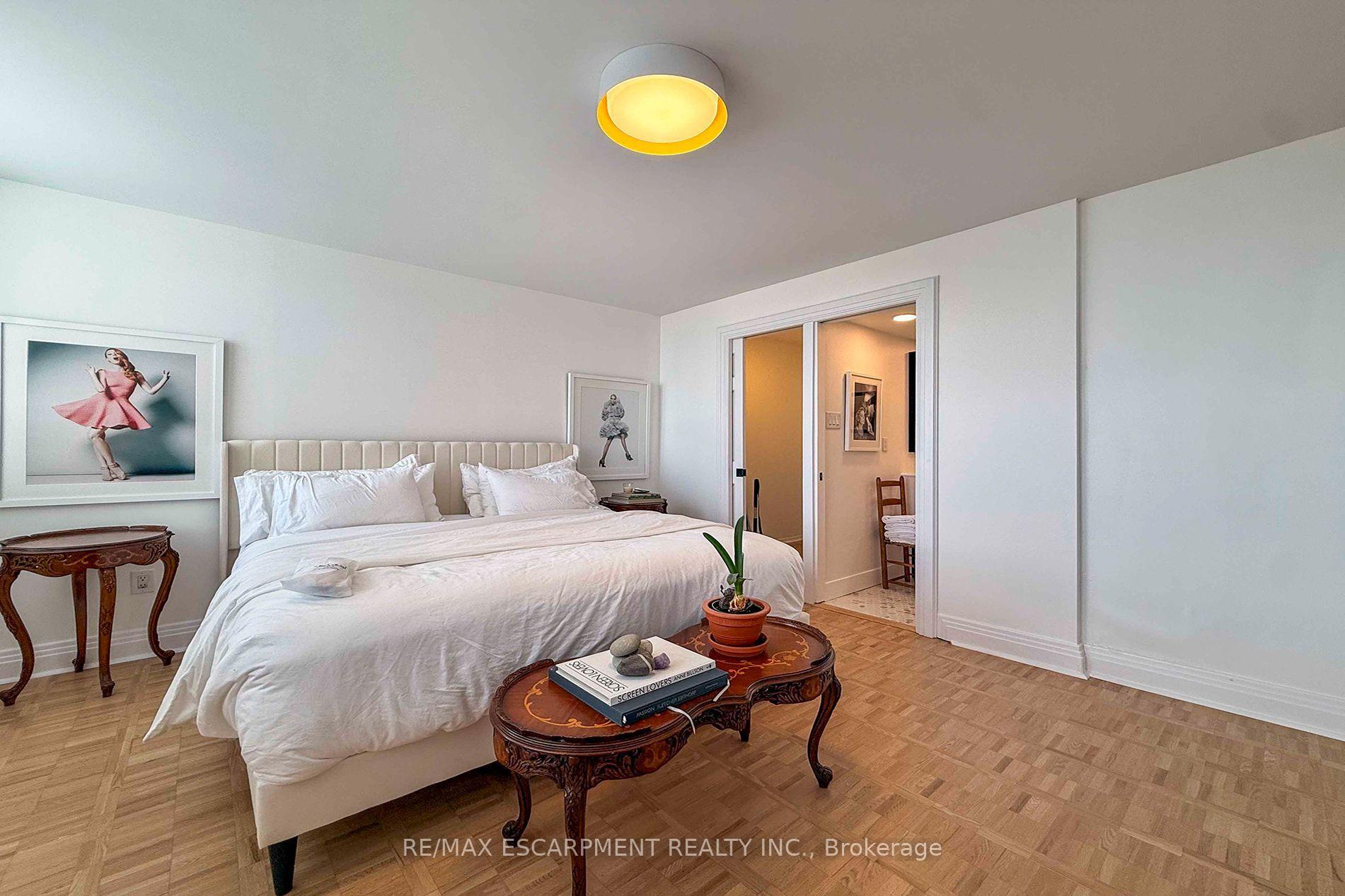 3650 Kaneff Crescent 2804