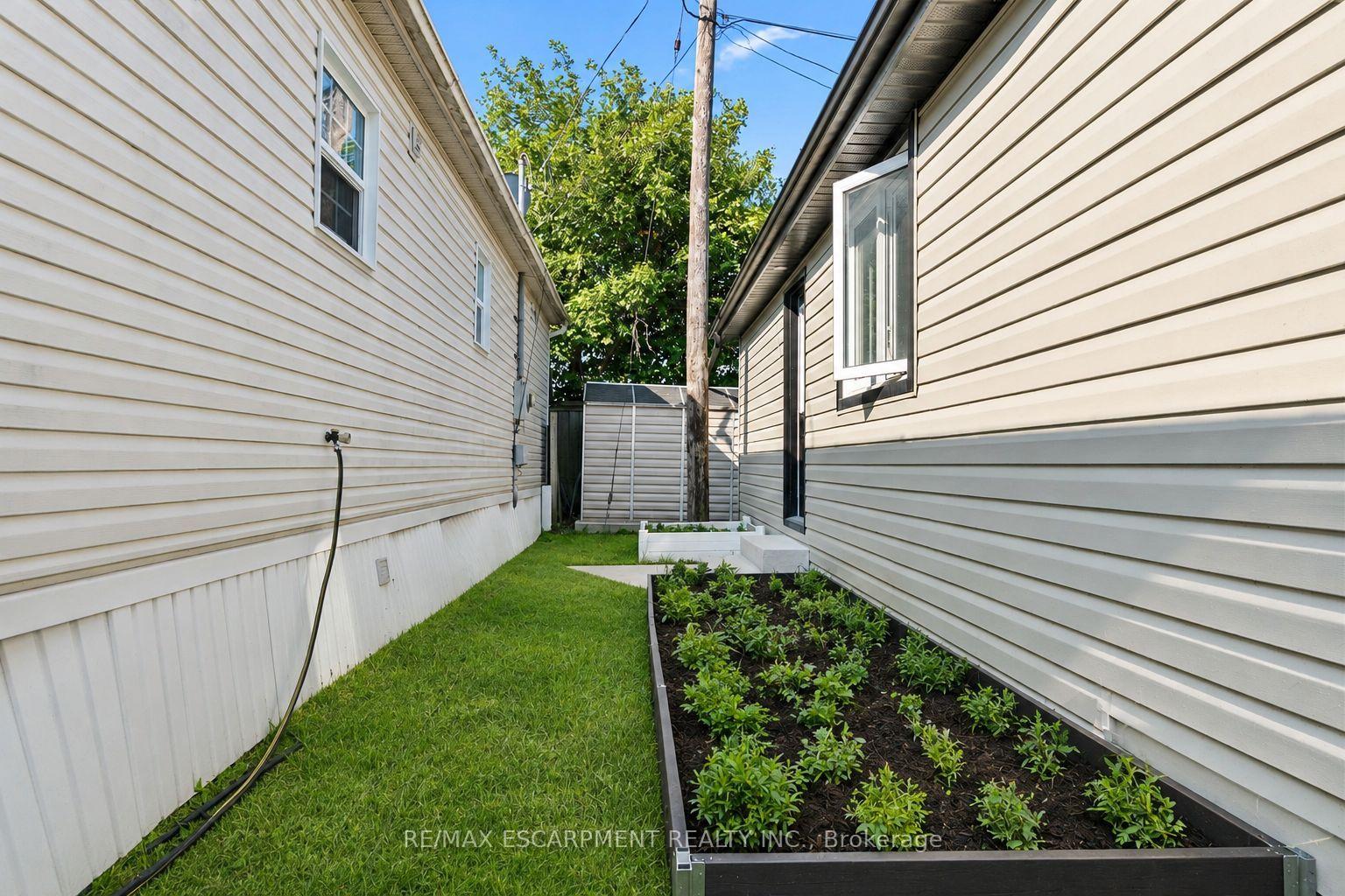 3233 DERRY Road E 19