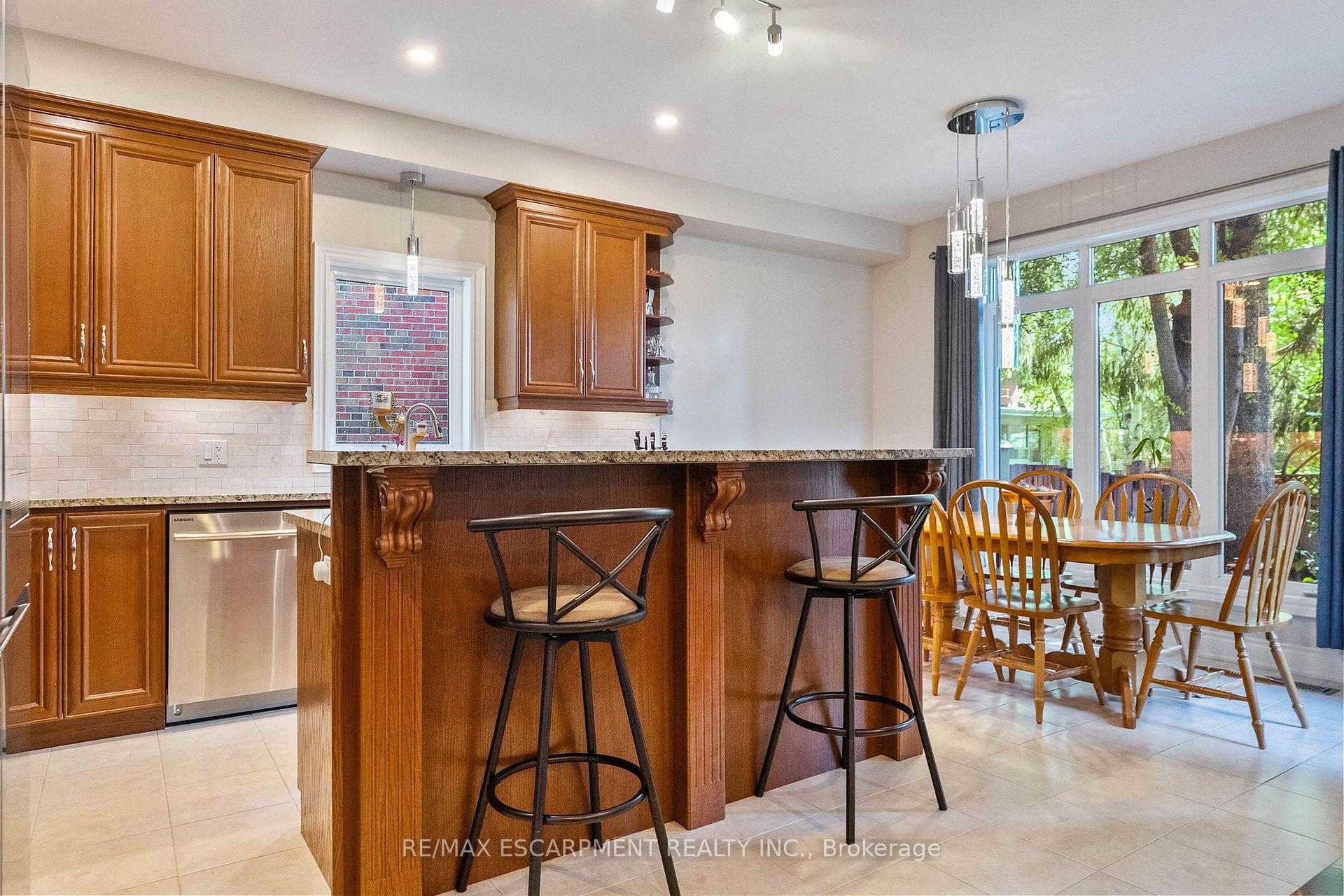 85 PARK Street W