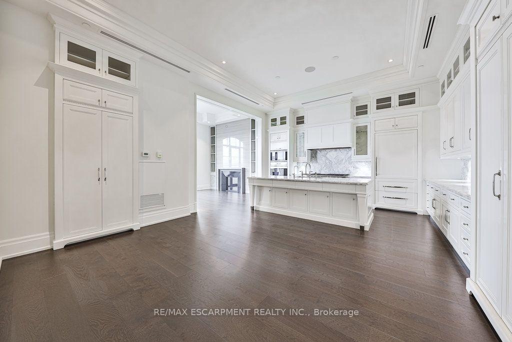 300 Randall Road PH5