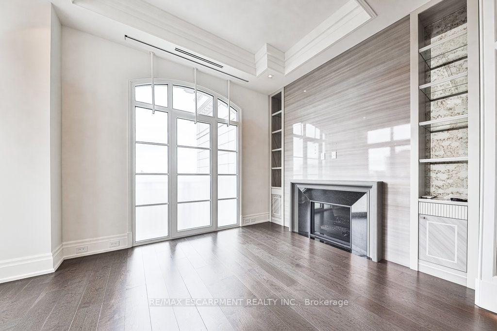 300 Randall Road PH5