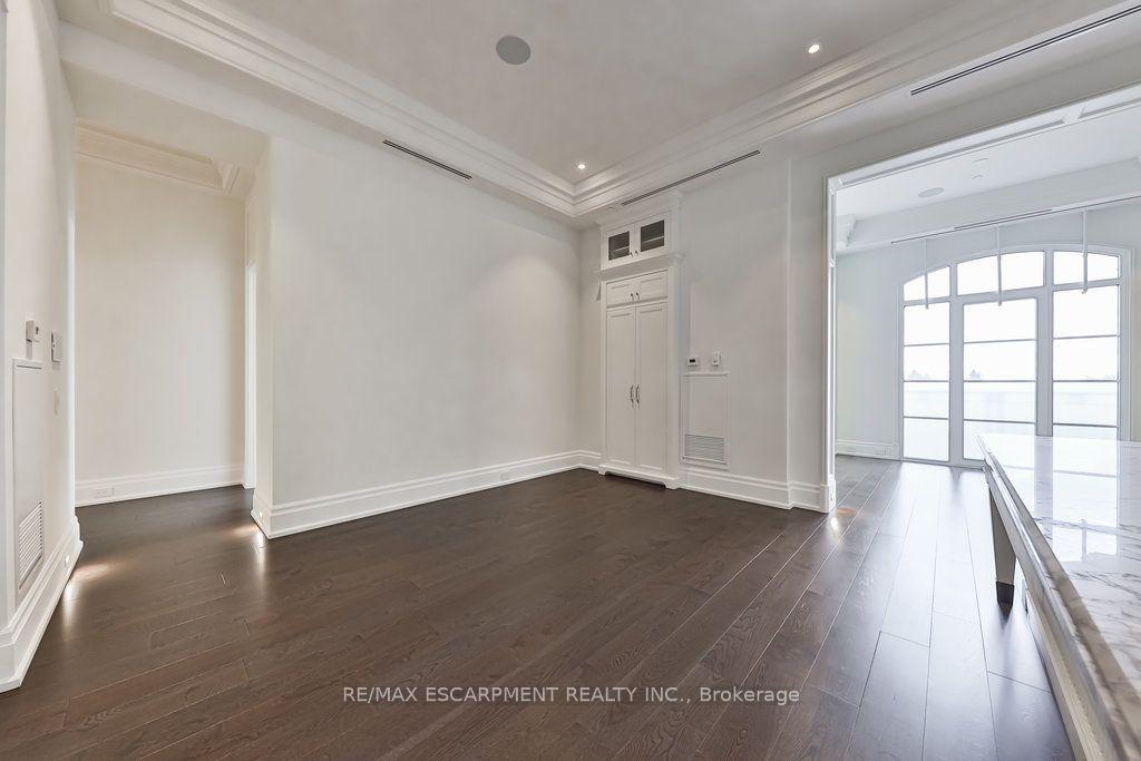 300 Randall Road PH5