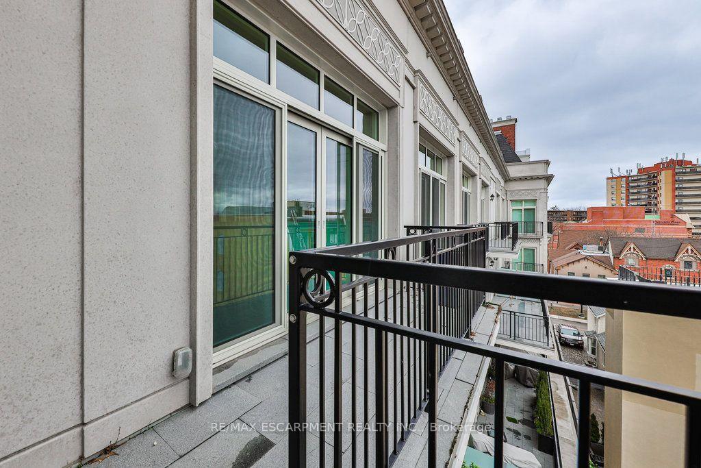 300 Randall Road PH5