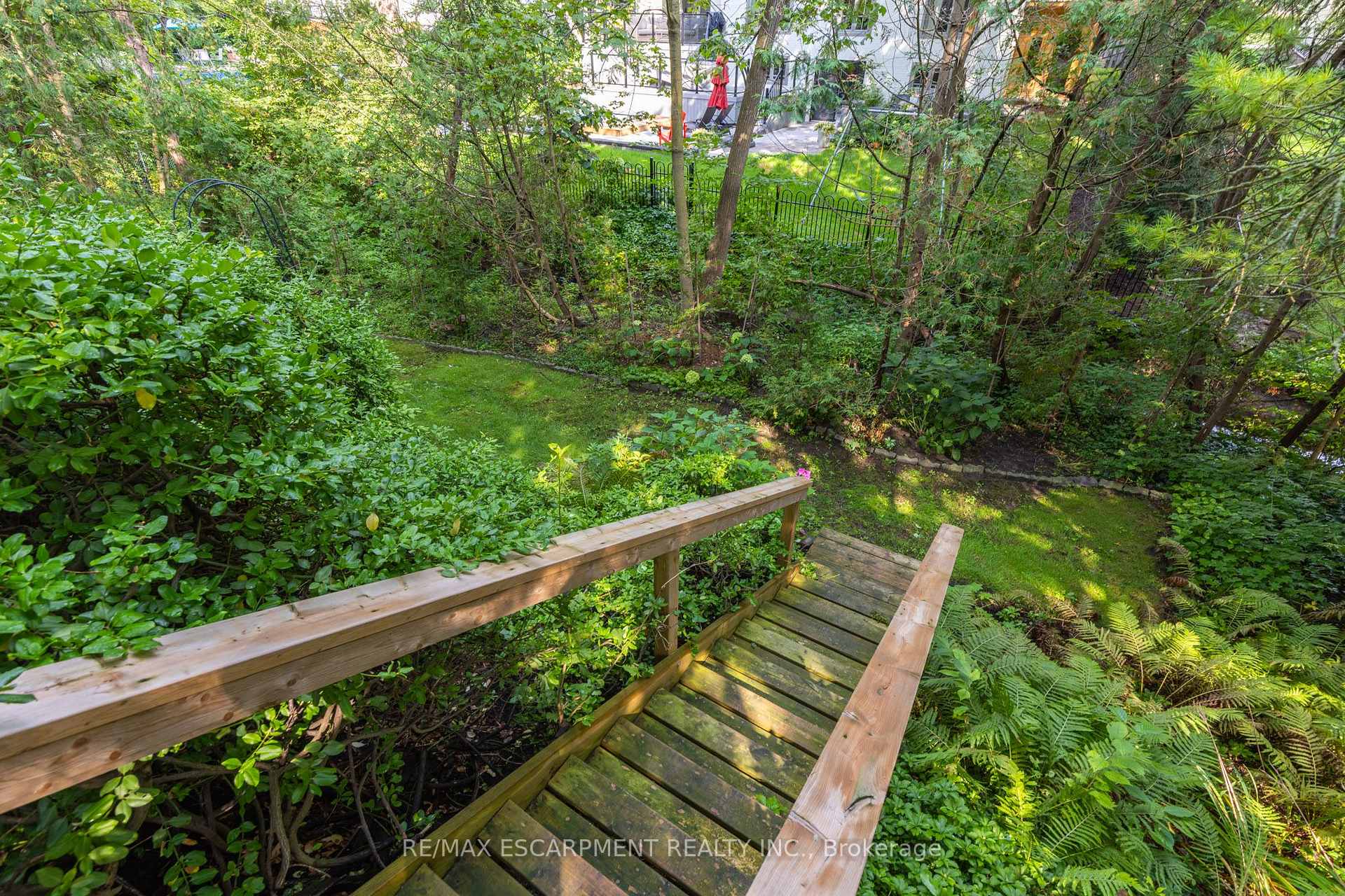 401 Cairncroft Road