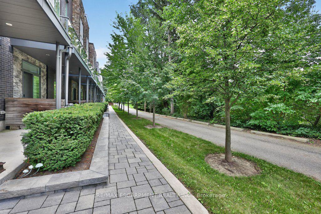 GODFREYS LANE