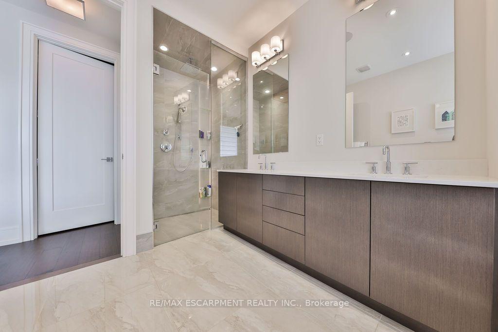 10 Maple Grove Drive 16