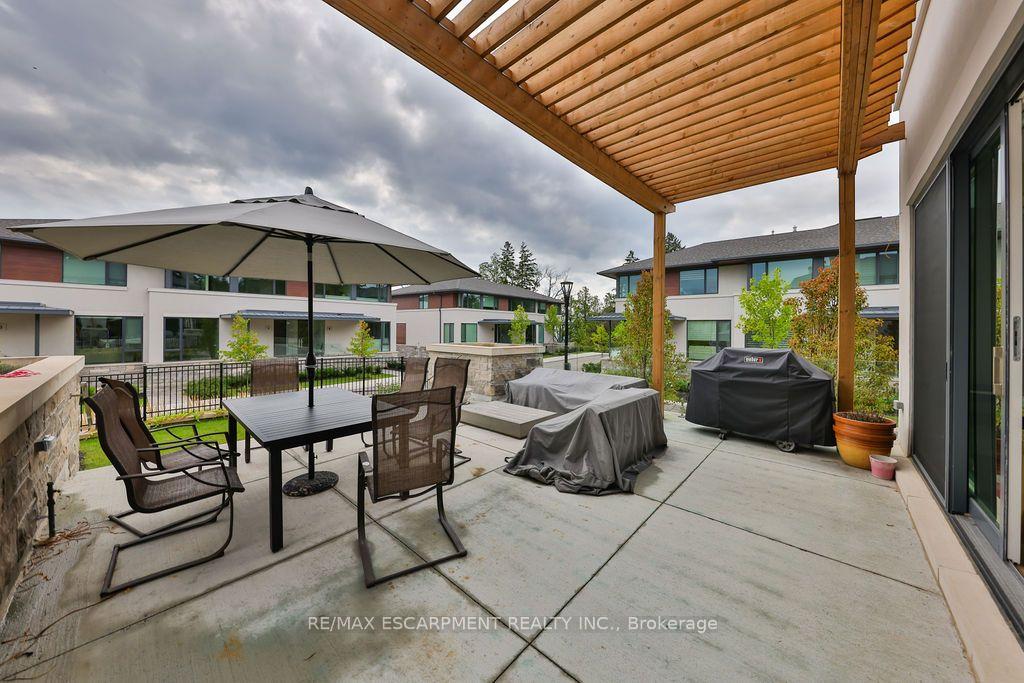 10 Maple Grove Drive 16