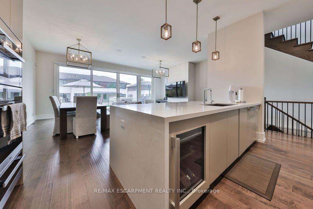 10 Maple Grove Drive 16