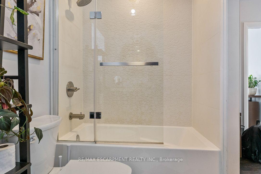469 CLARIDGE Road 5