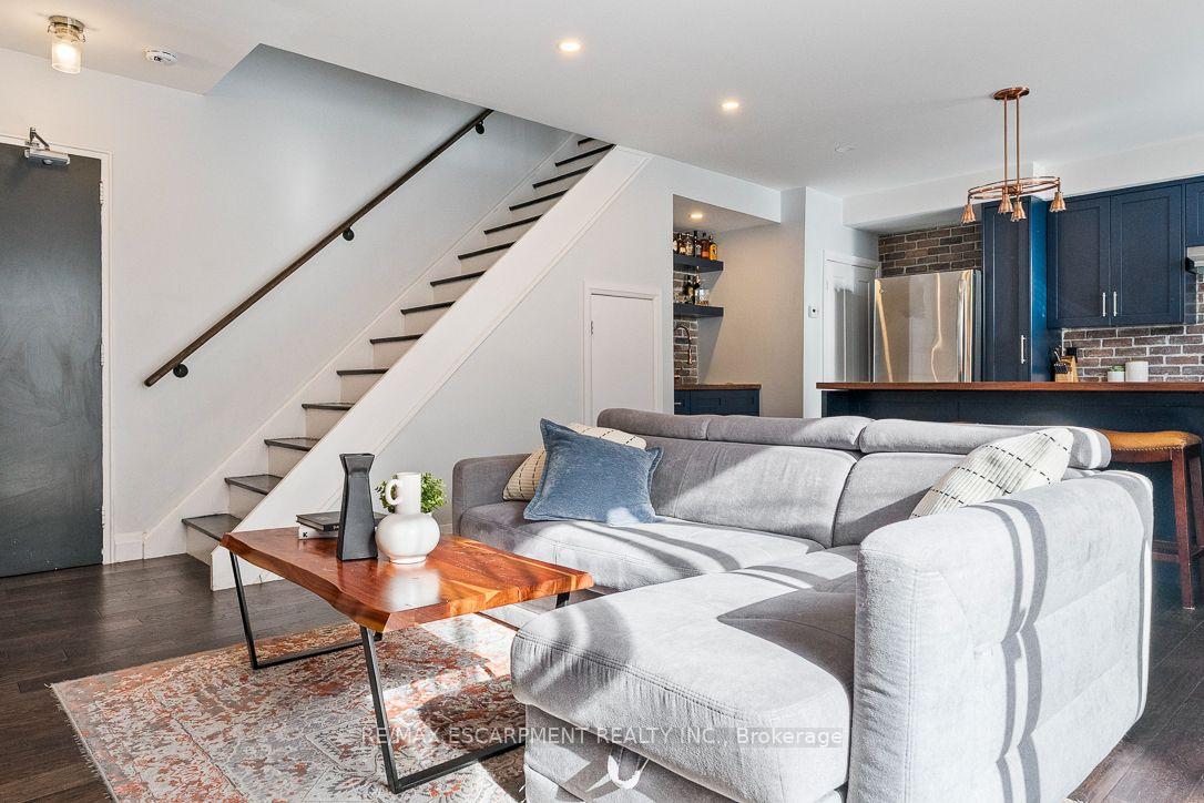 469 CLARIDGE Road 5