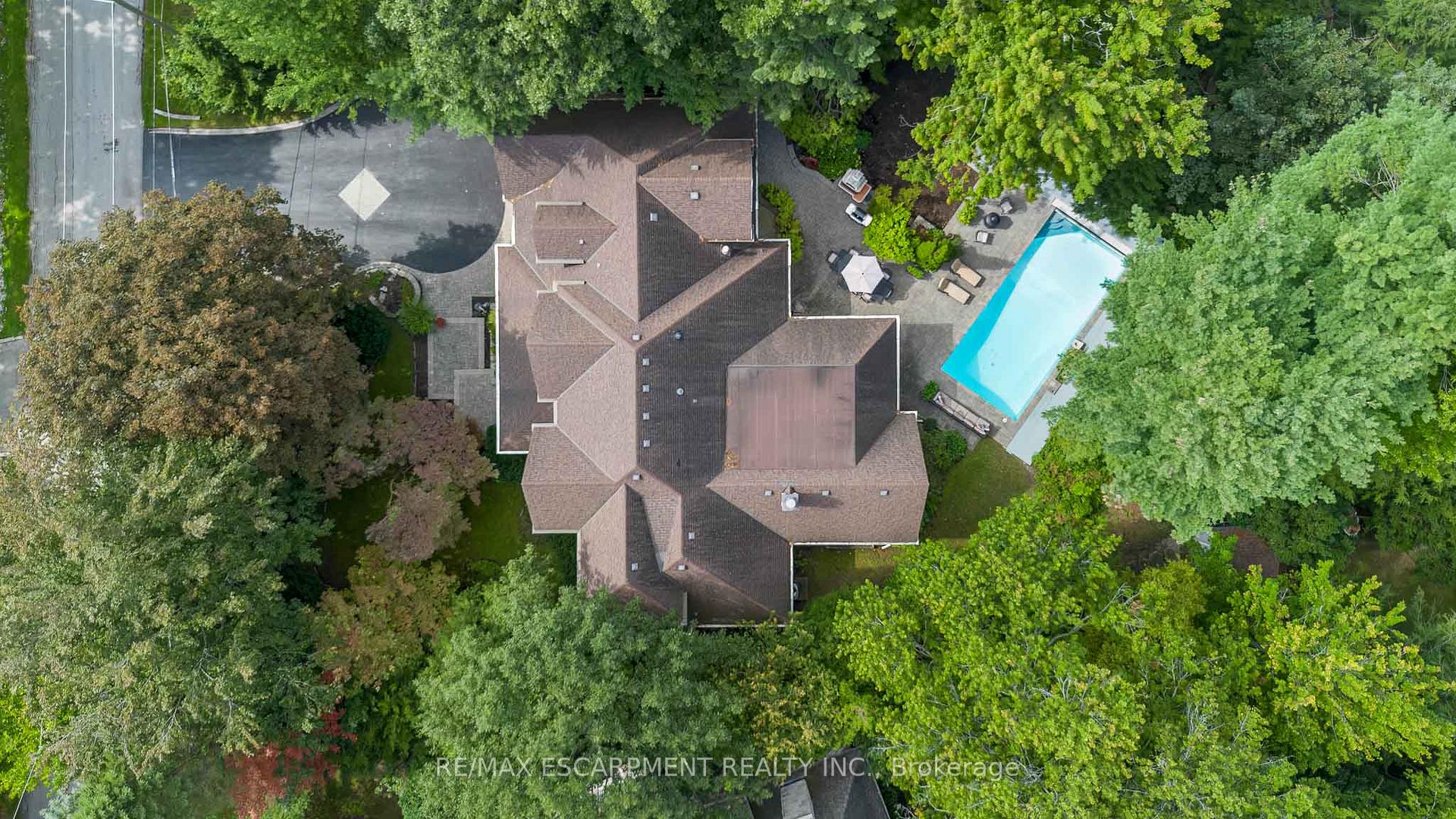 2209 Pineneedle Row