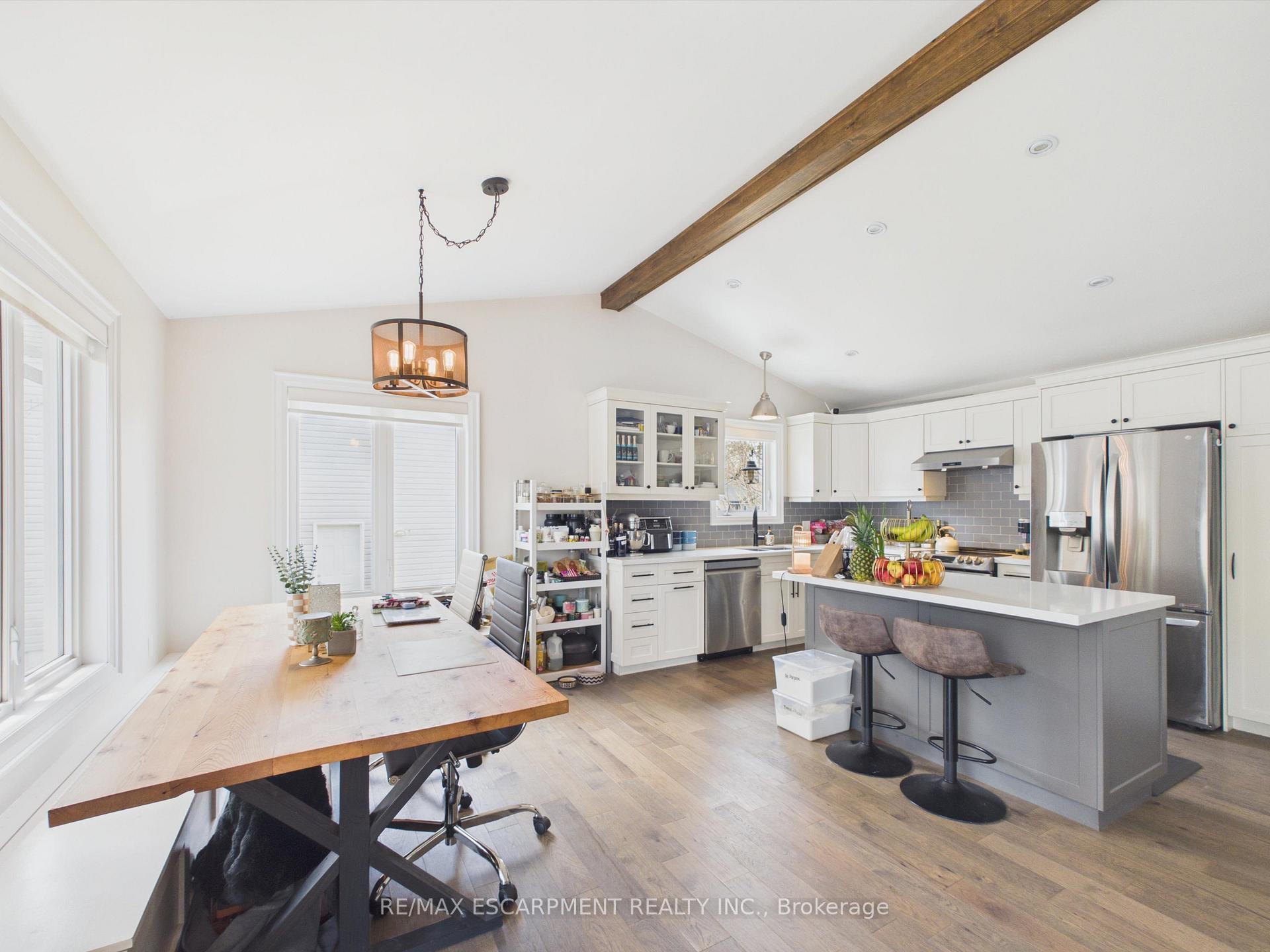10 Thain Street W