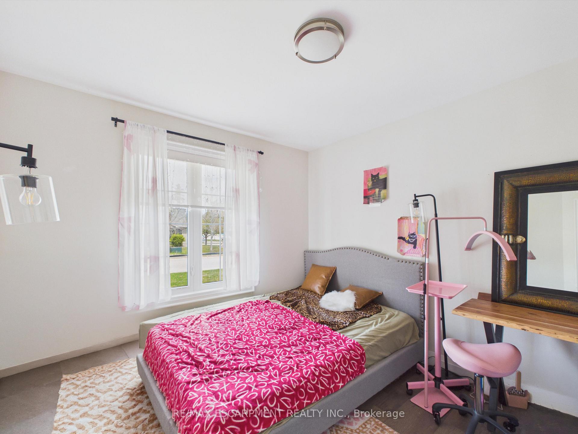 10 Thain Street W