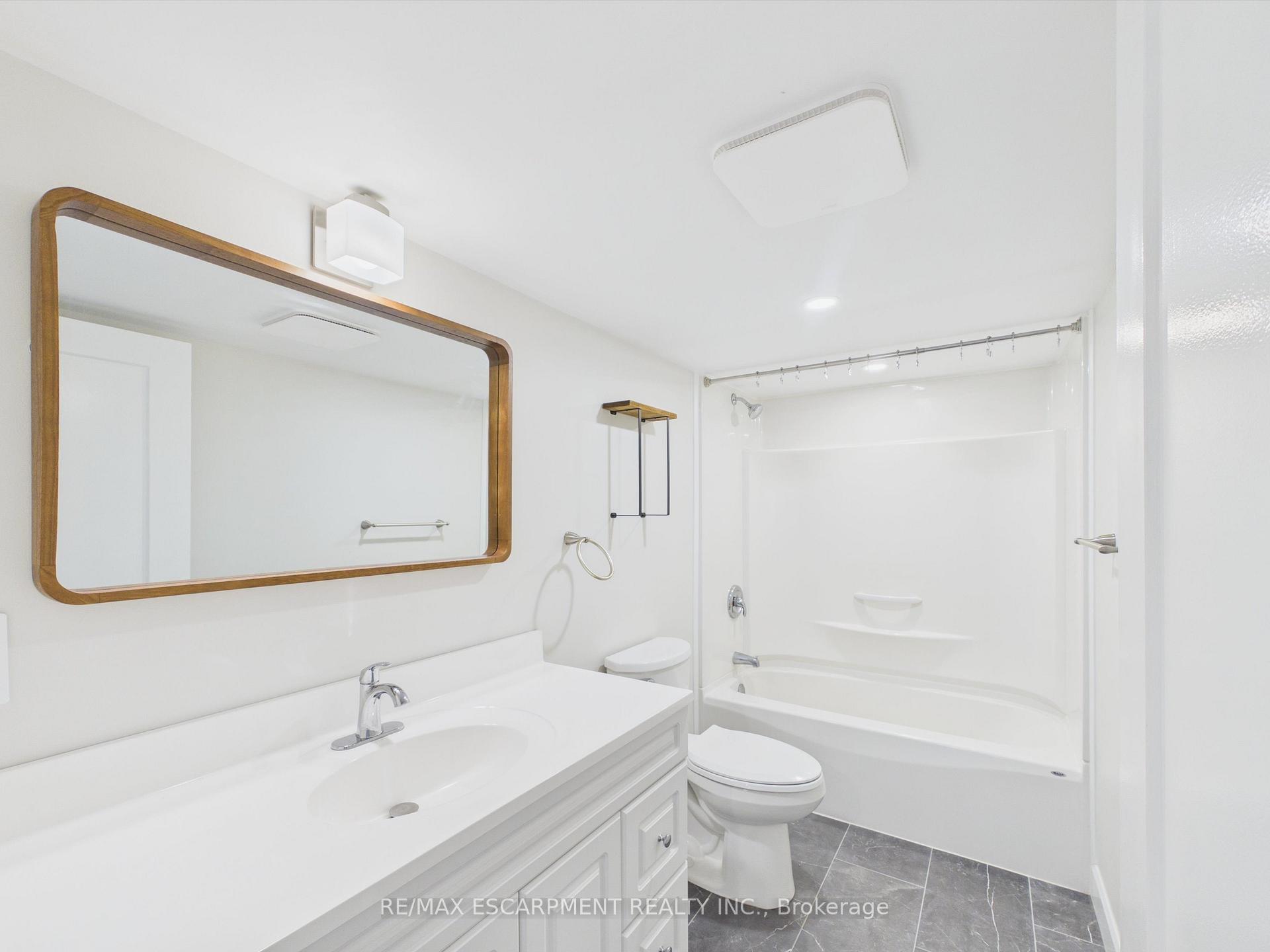 10 Thain Street W