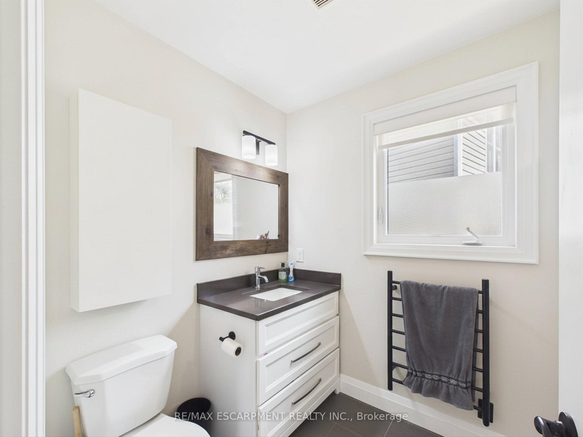 10 Thain Street W