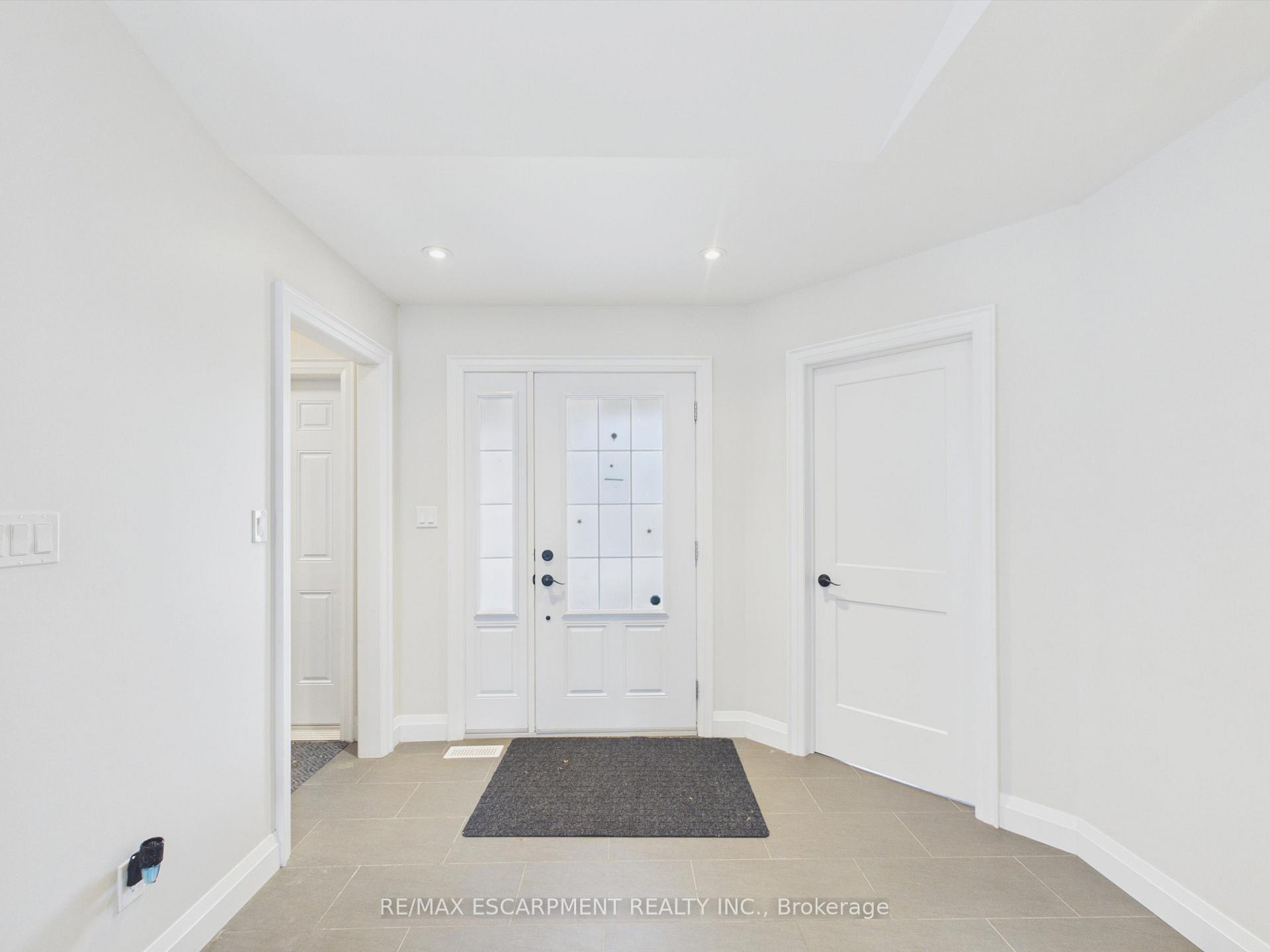 10 Thain Street W