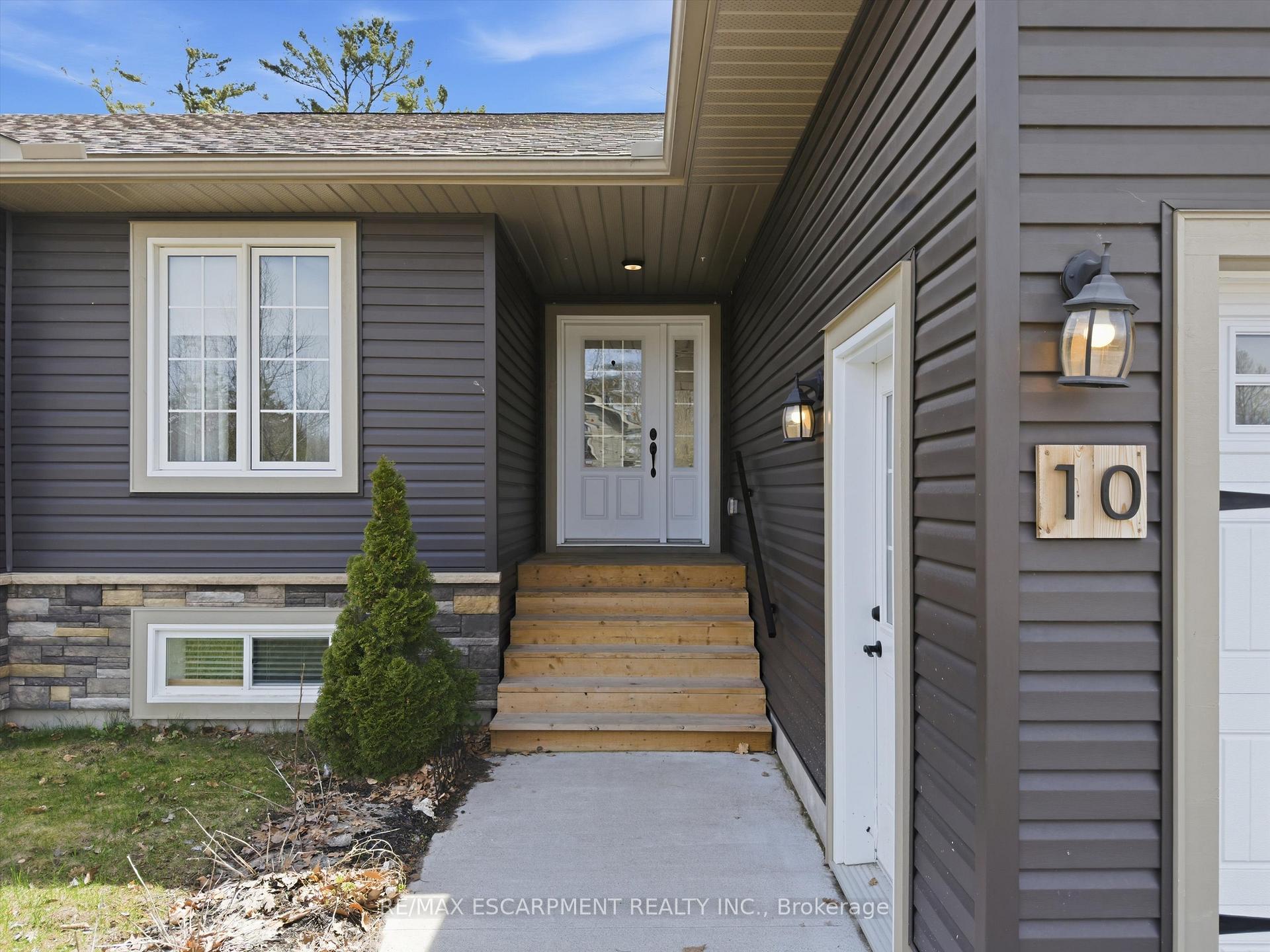 10 Thain Street W