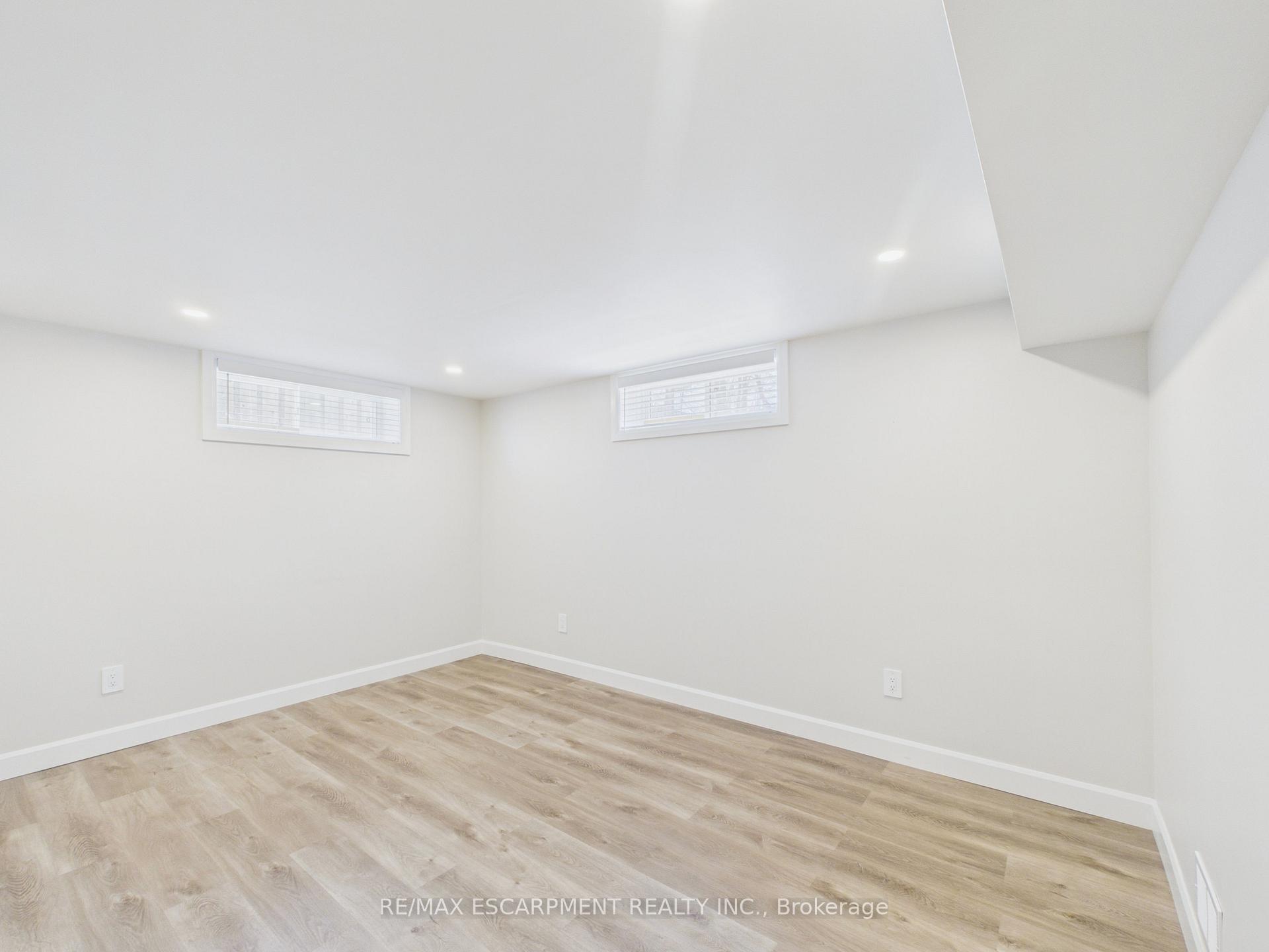 10 Thain Street W