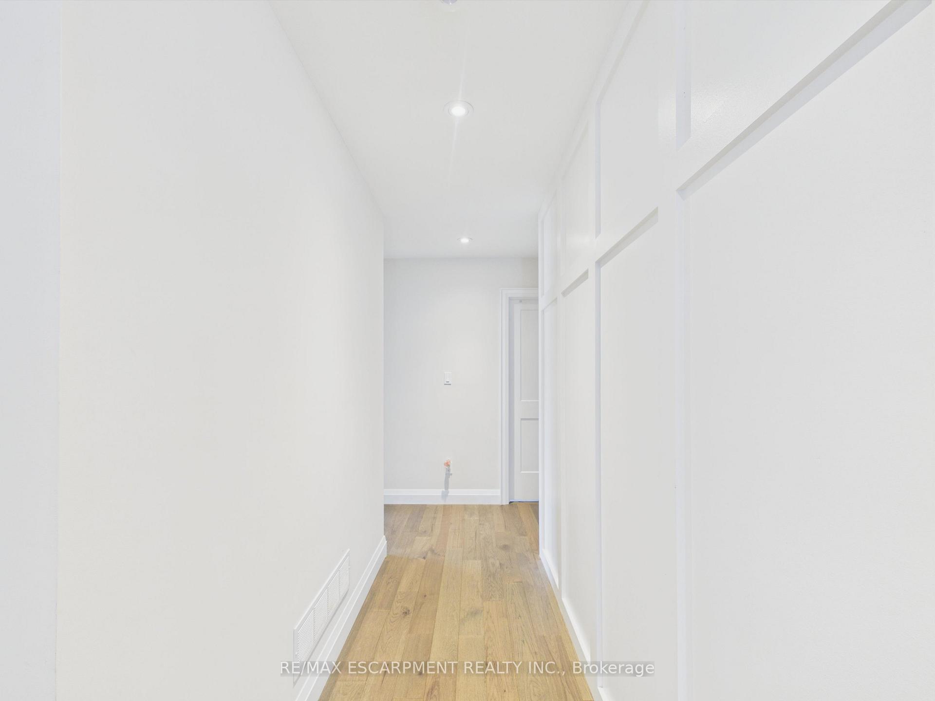 10 Thain Street W