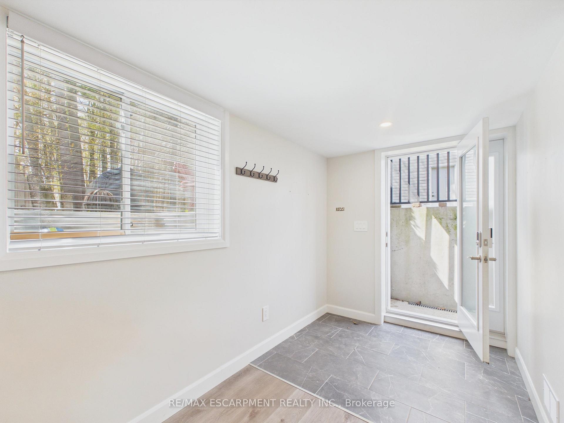 10 Thain Street W